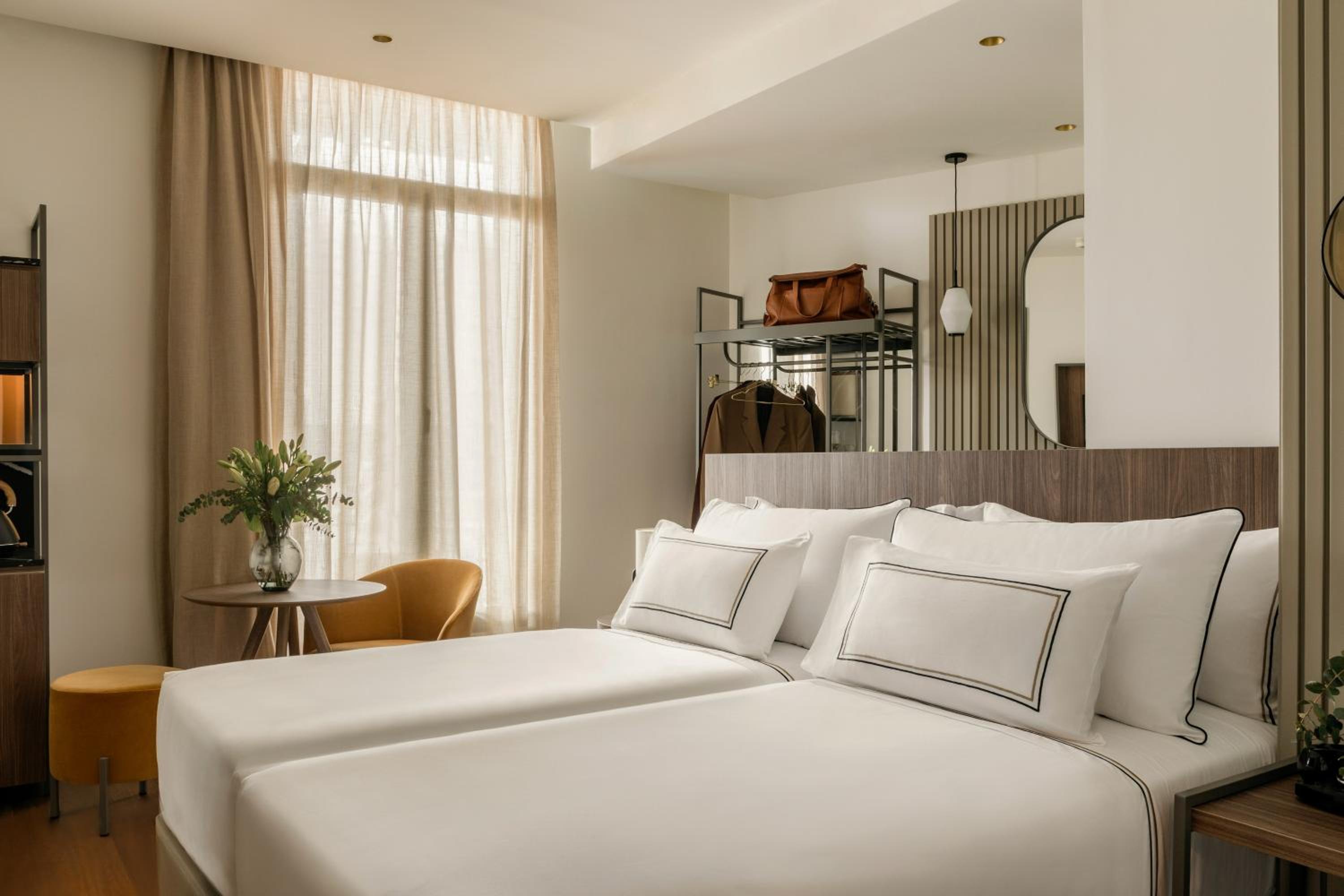 Superior Connected Rooms with Views (2 Adults + 2 Children) - Photo 2