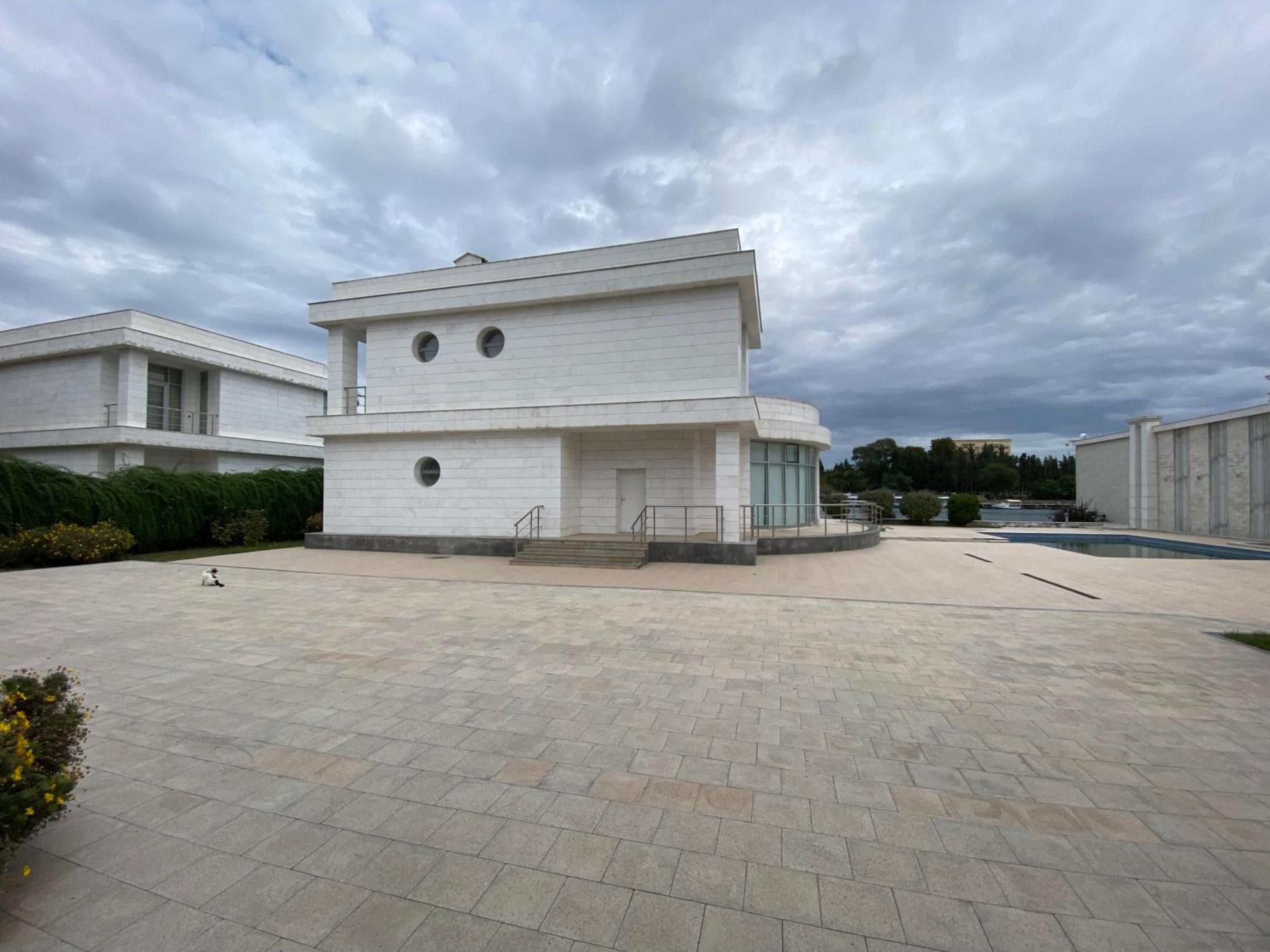 Three-Bedroom Villa photo 2