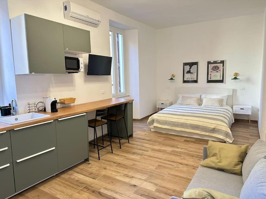 One-Bedroom Apartment photo 1