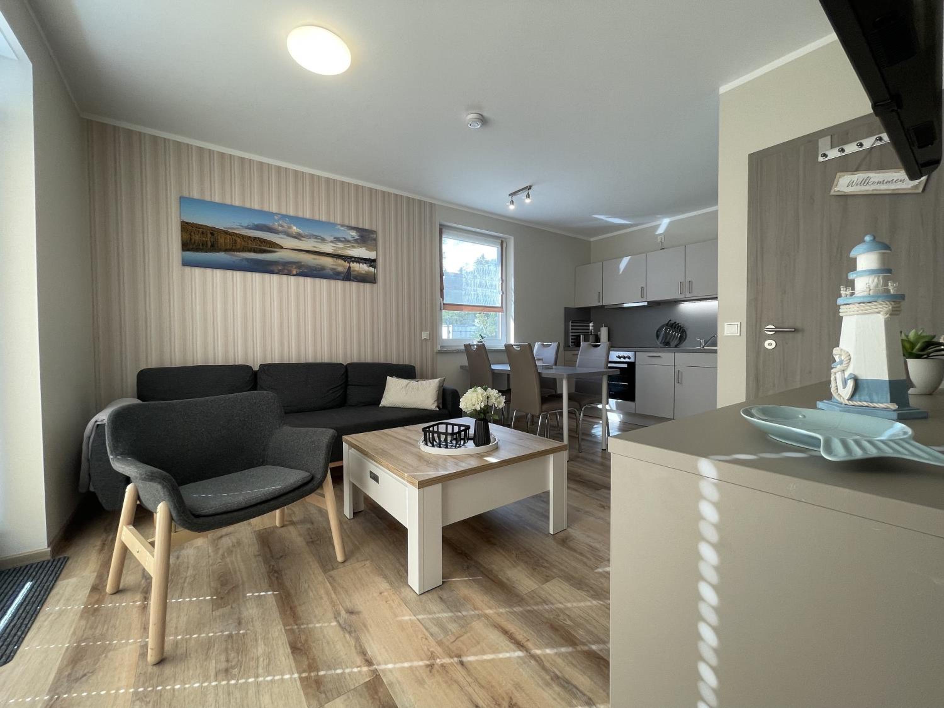 Two-Bedroom Apartment with Lake View photo 3