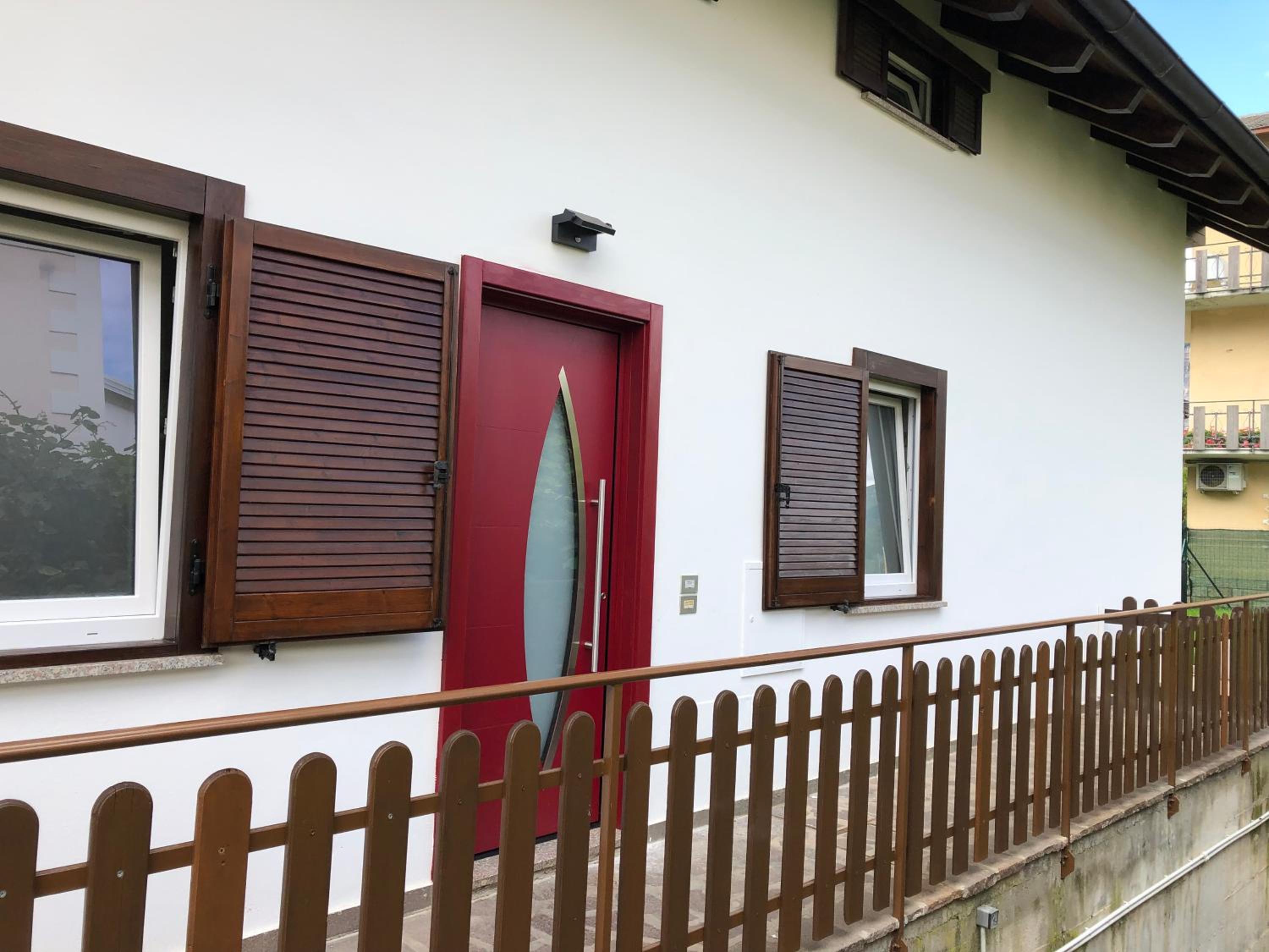 Three-Bedroom House photo 2