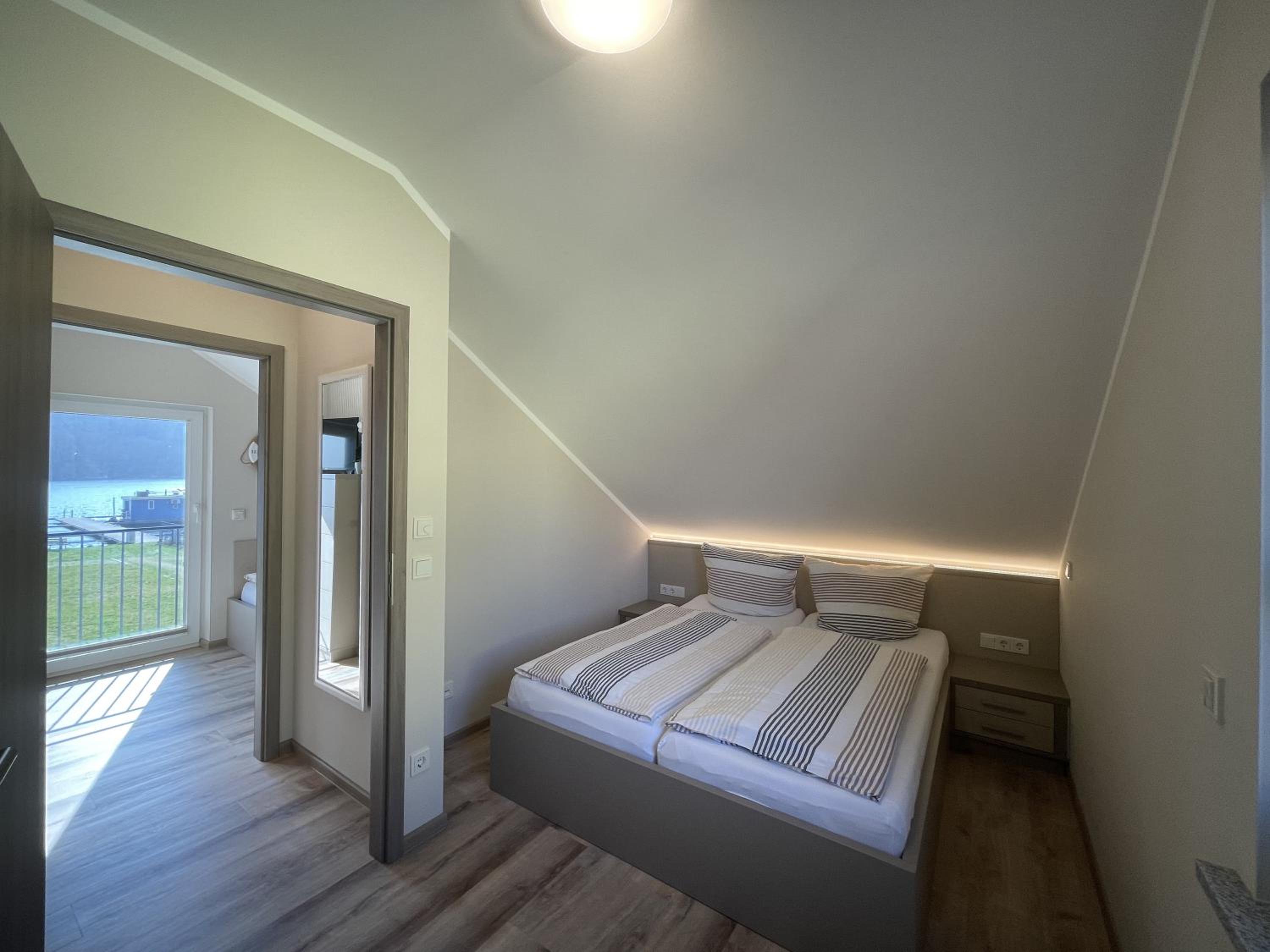 Two-Bedroom Apartment with Lake View photo 3