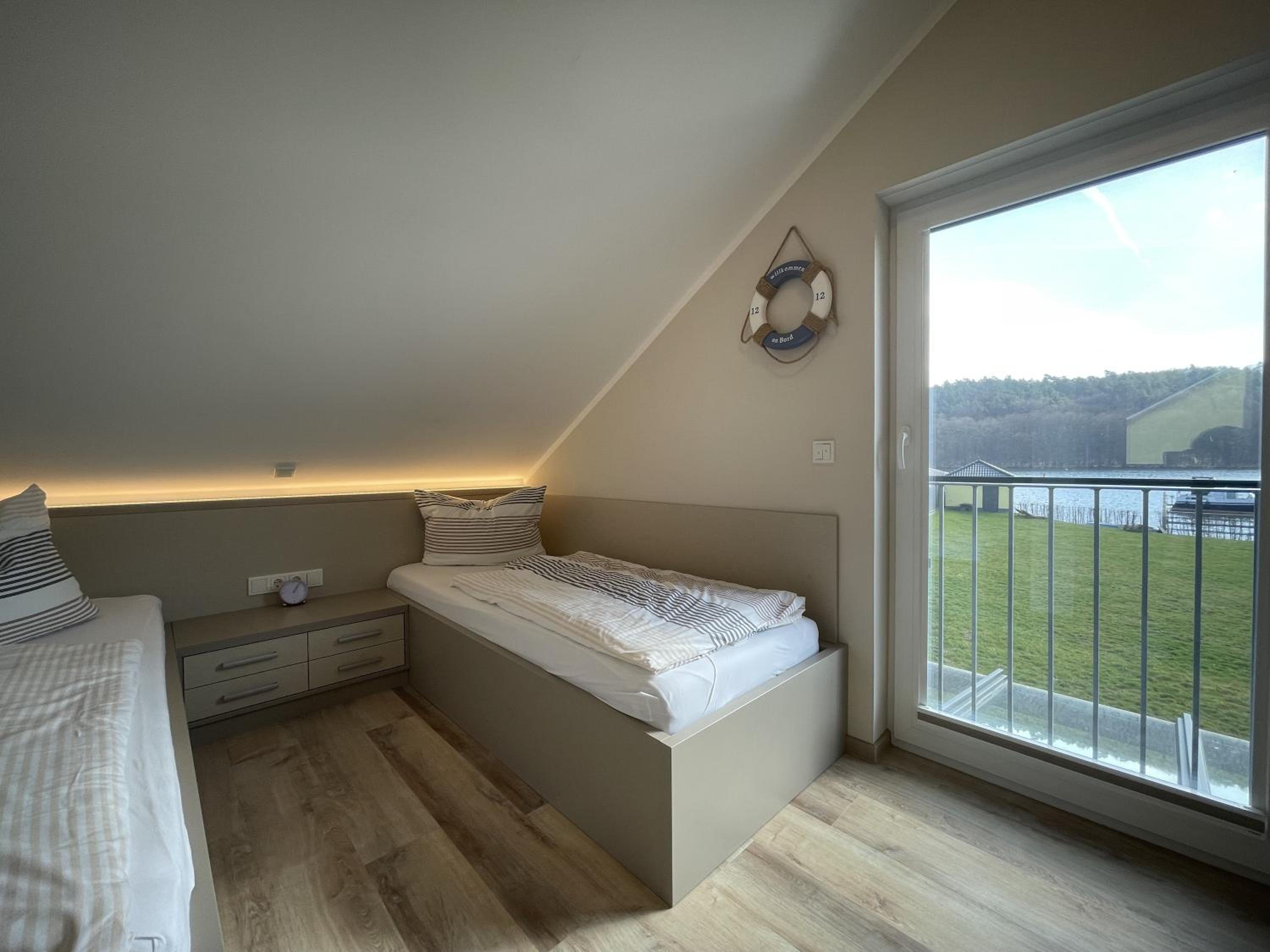 Two-Bedroom Apartment with Lake View photo 2