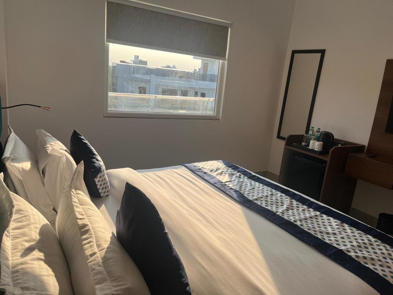 Deluxe Double Room - Photo 9