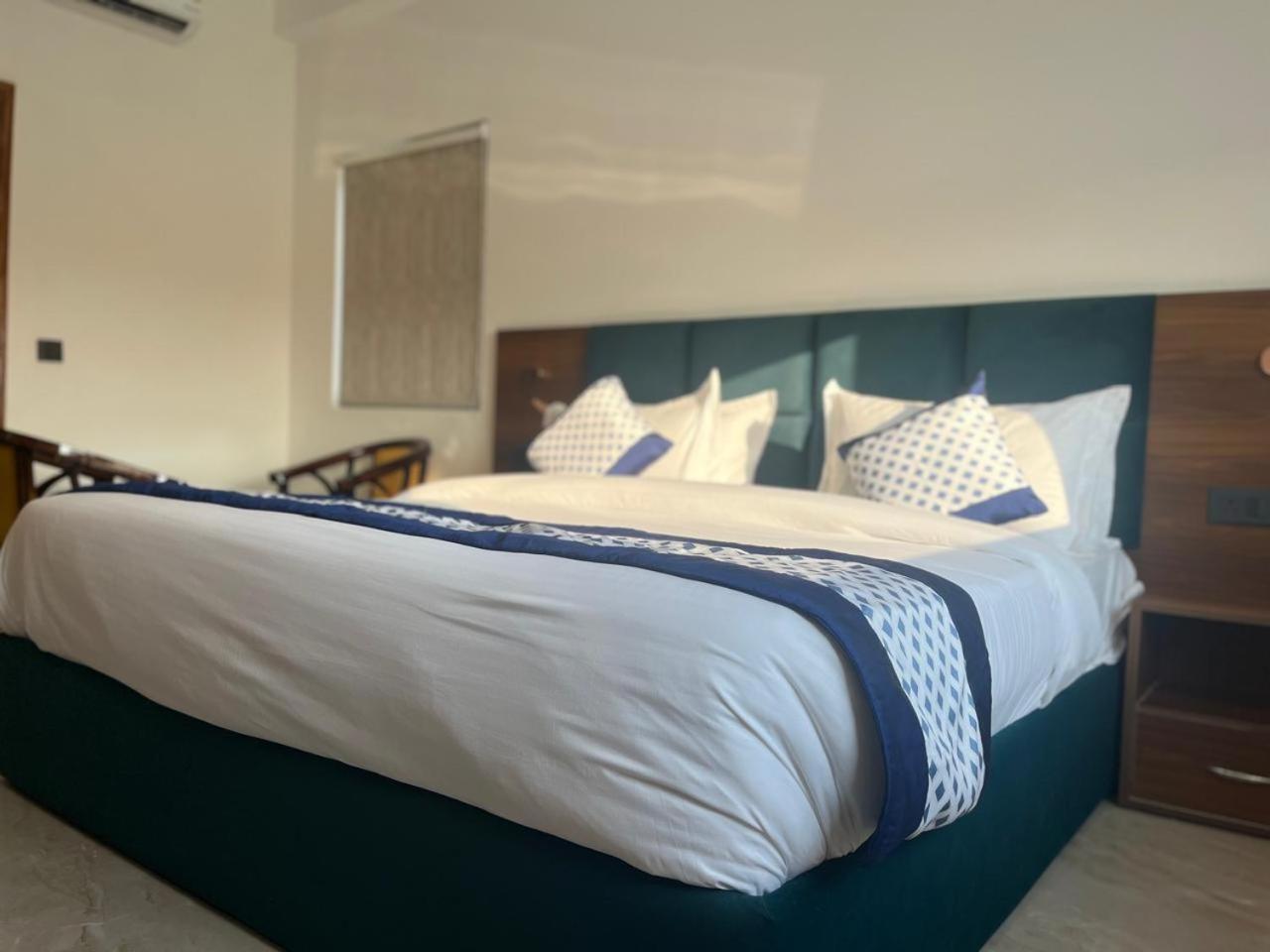 Deluxe Double Room - Photo 10