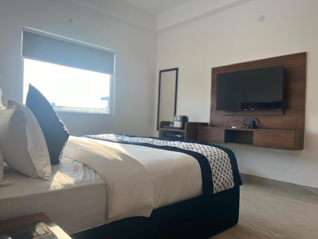 Deluxe Double Room - Photo 12