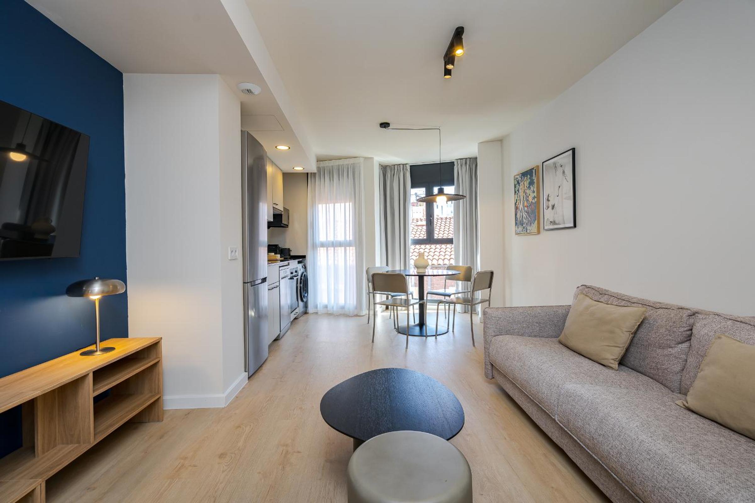 One-Bedroom Apartment photo 2