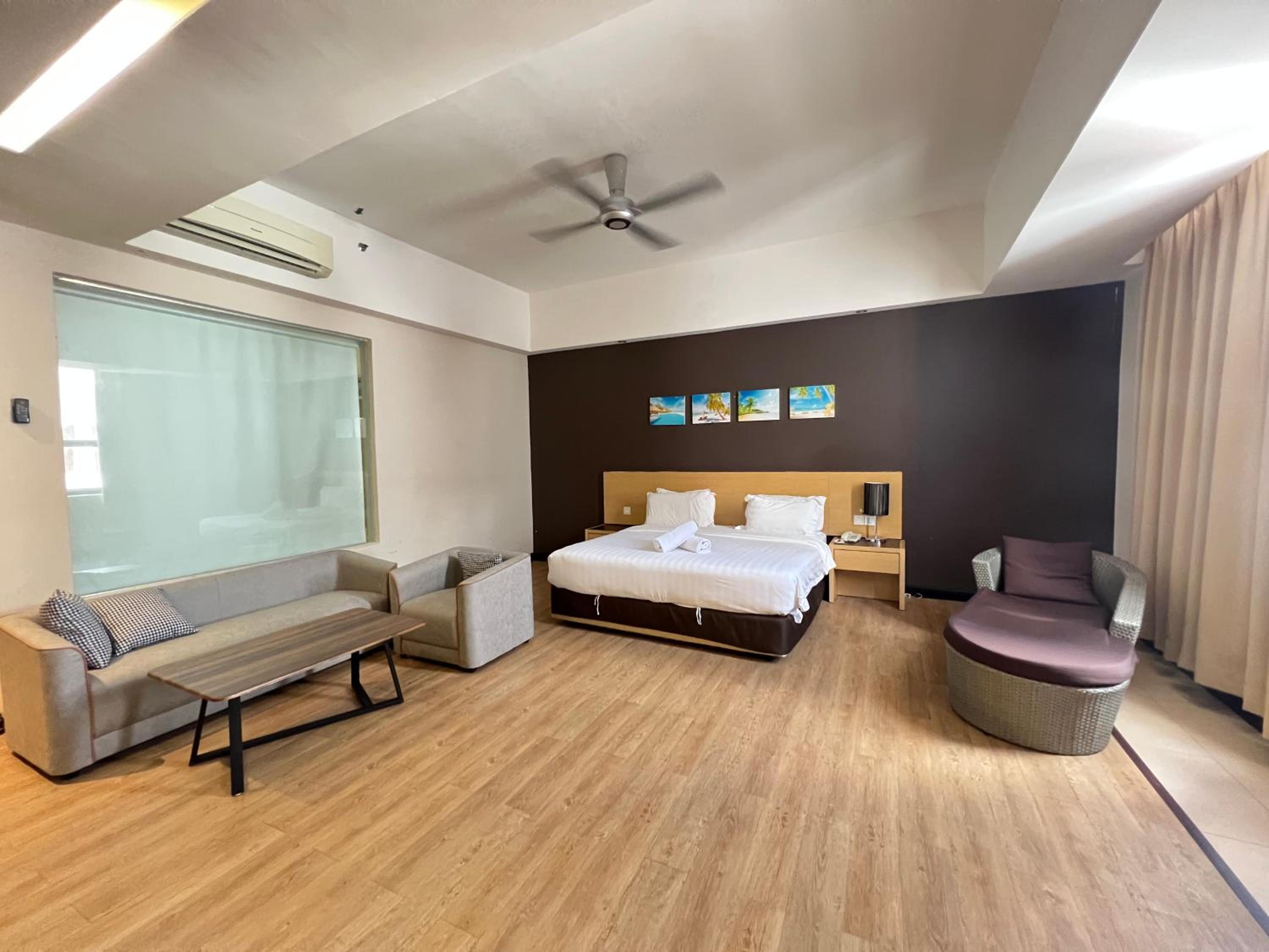 Premium Deluxe Room - Photo 1