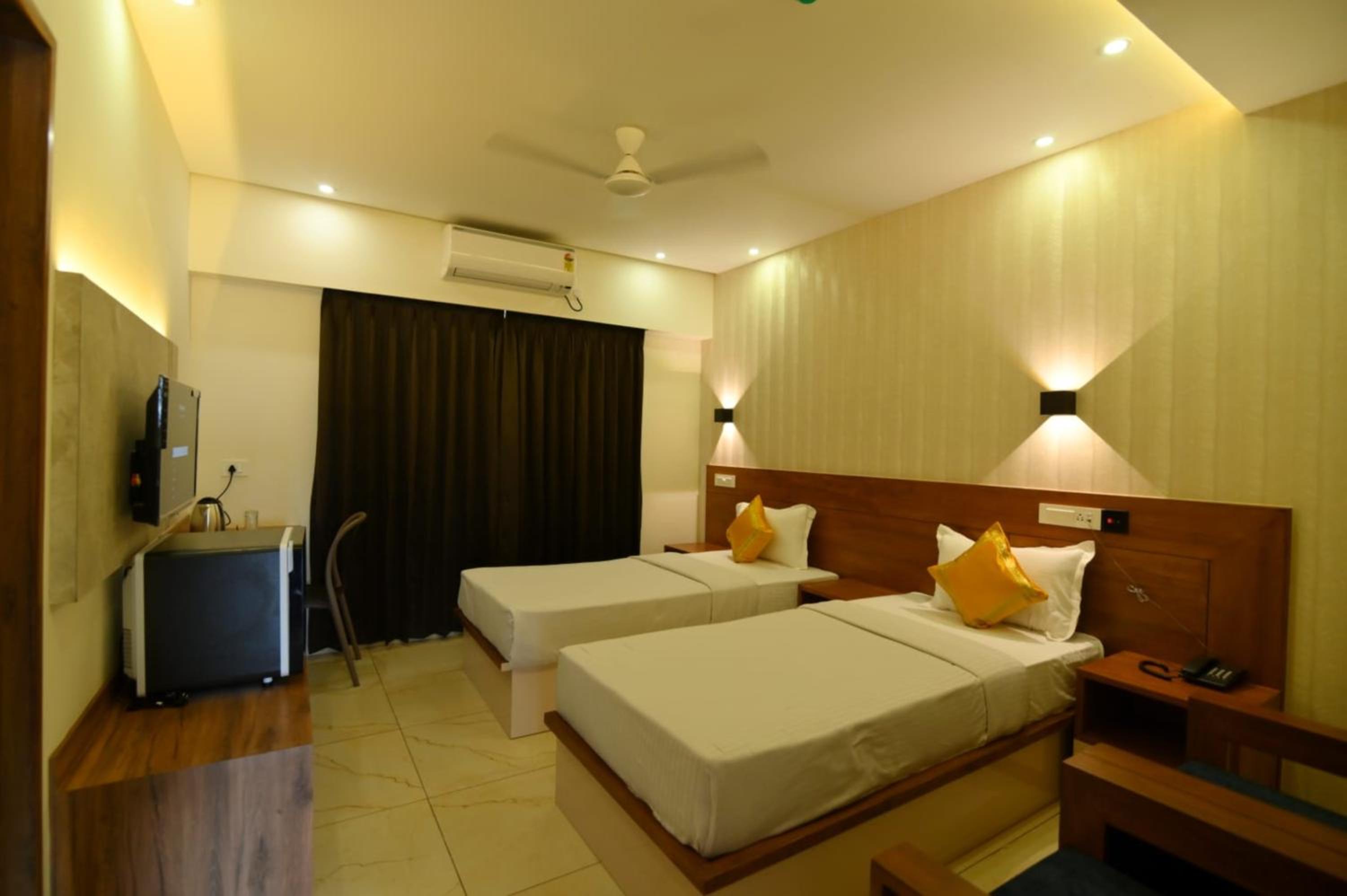 Deluxe Double or Twin Room photo 2