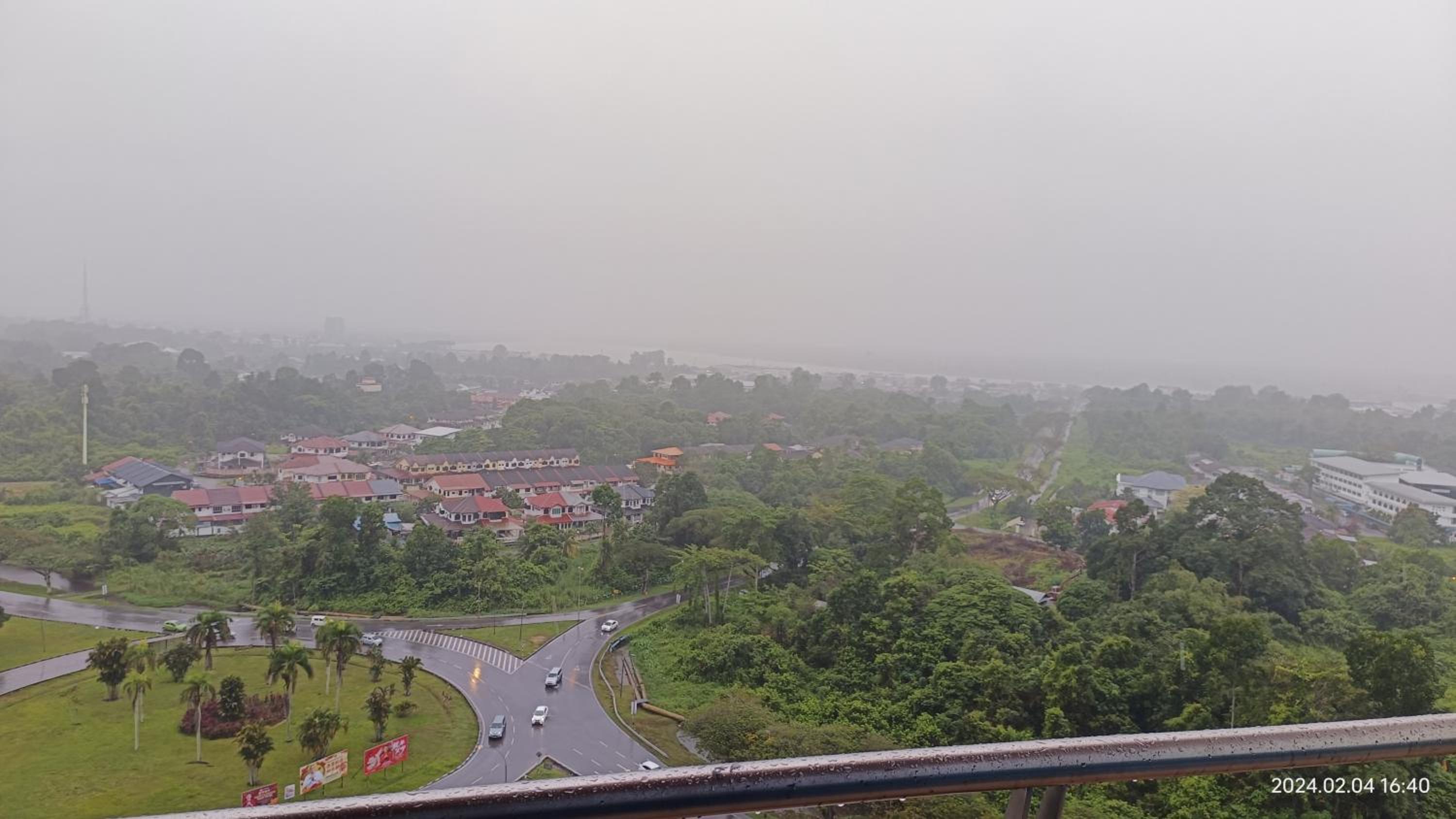 Three-Bedroom Apartment with View photo 3