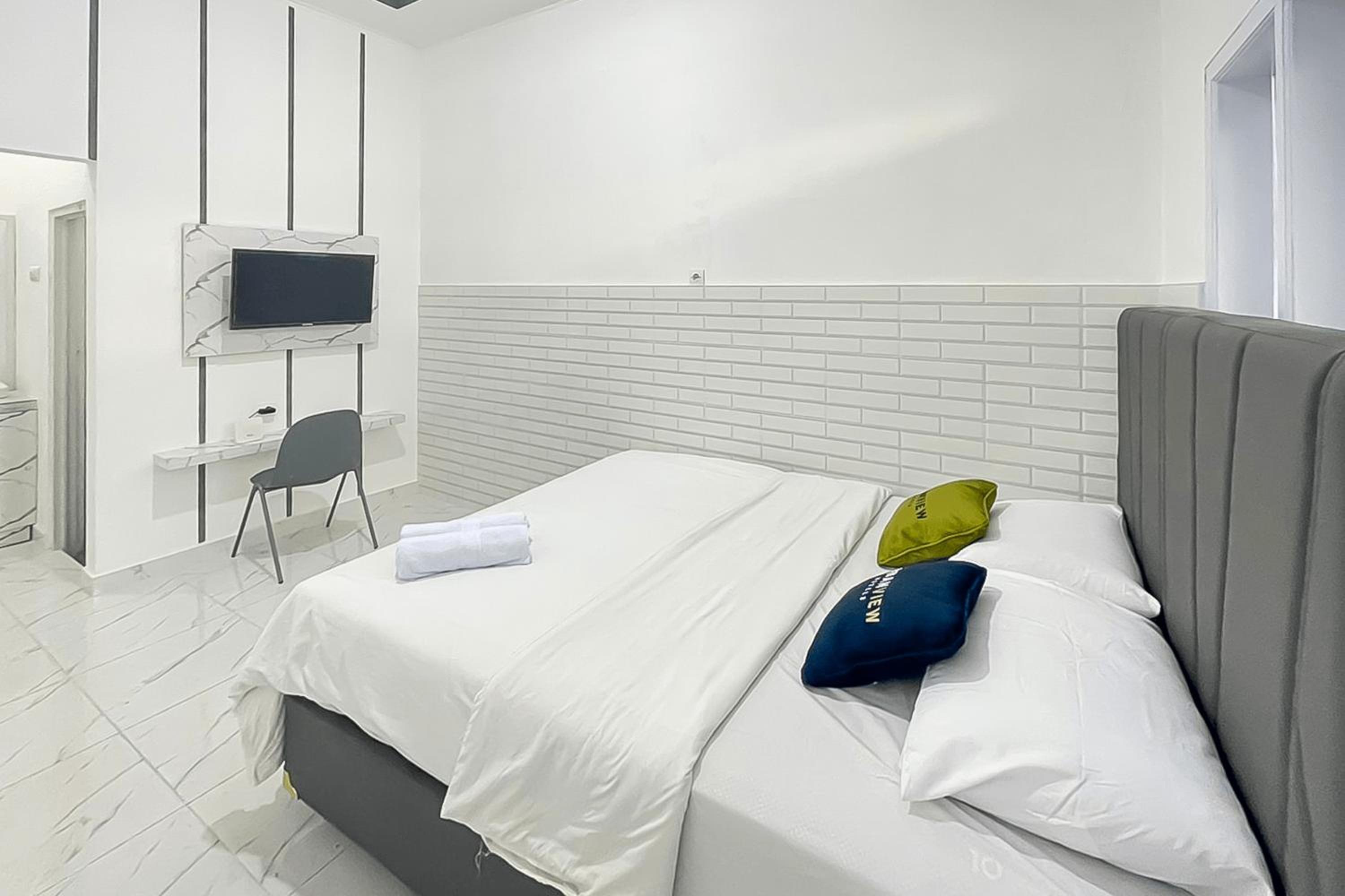 Standard Twin Room - Photo 4