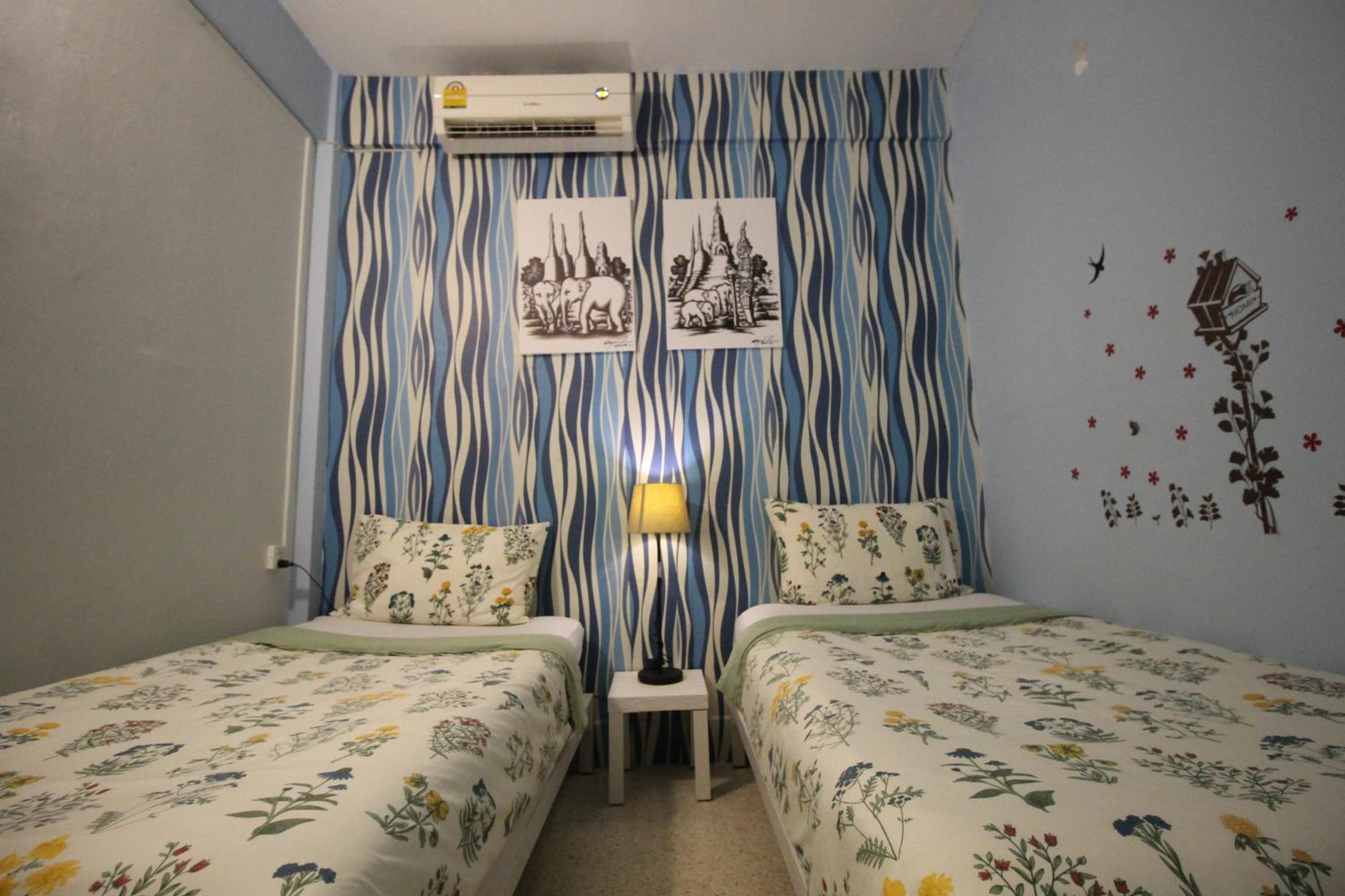 Basic Twin Room with No Window photo 2