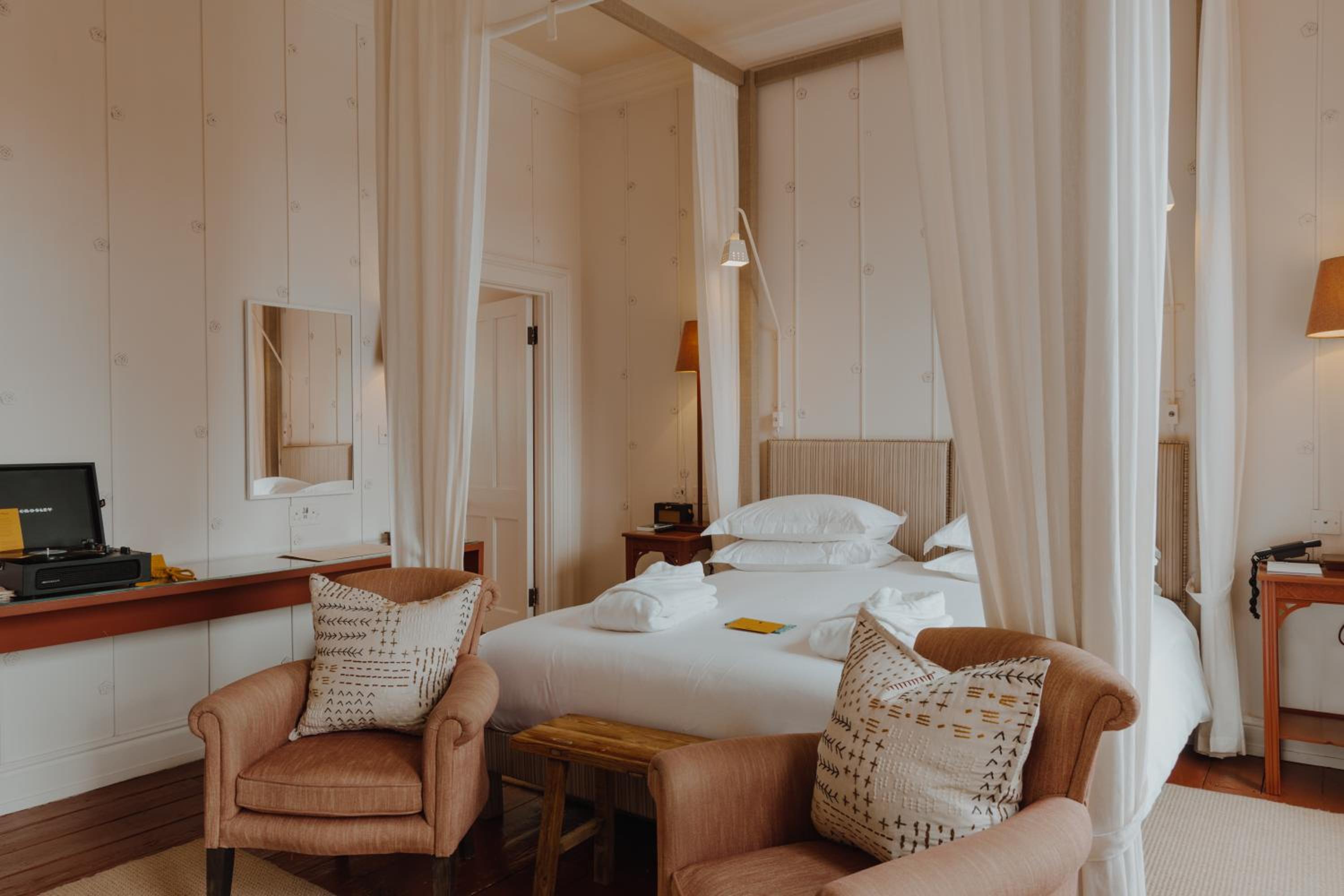 Large Guest Room - Photo 1