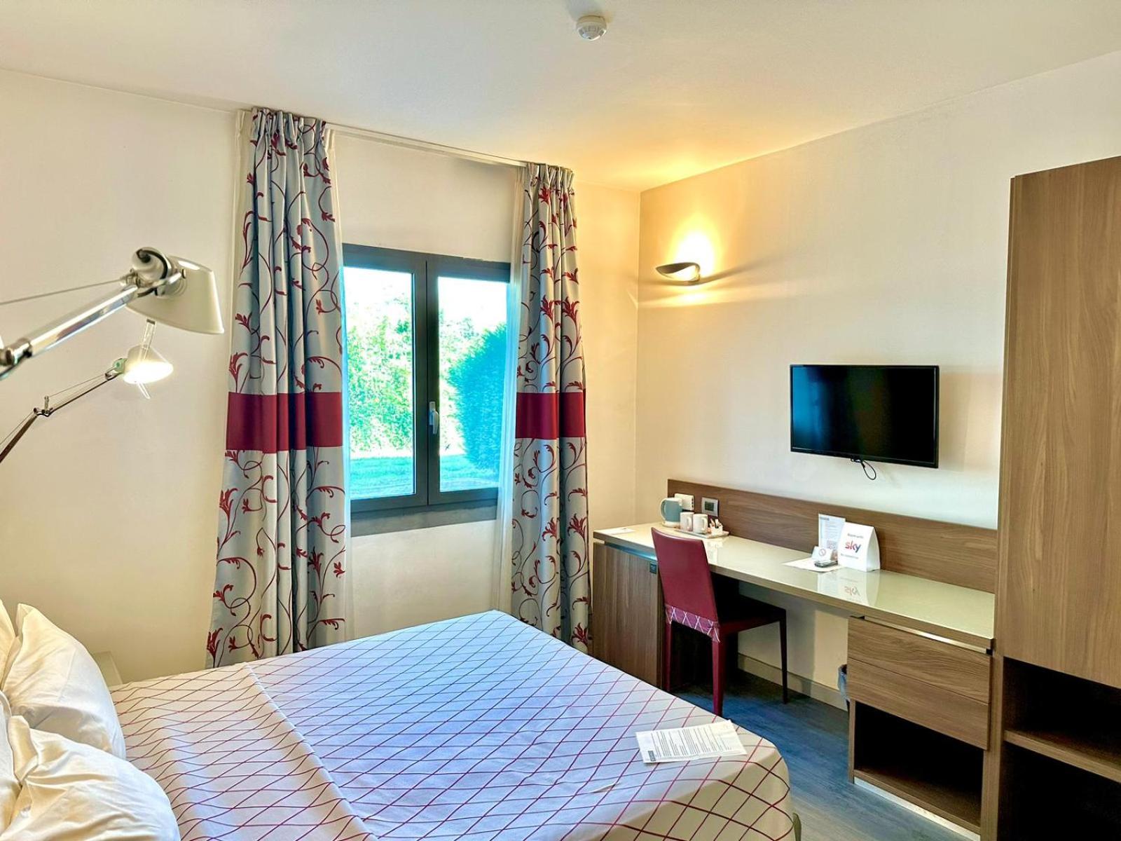 Double Room - Disability Access - Photo 3