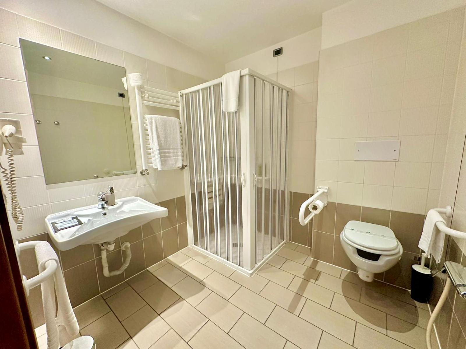 Double Room - Disability Access - Photo 2