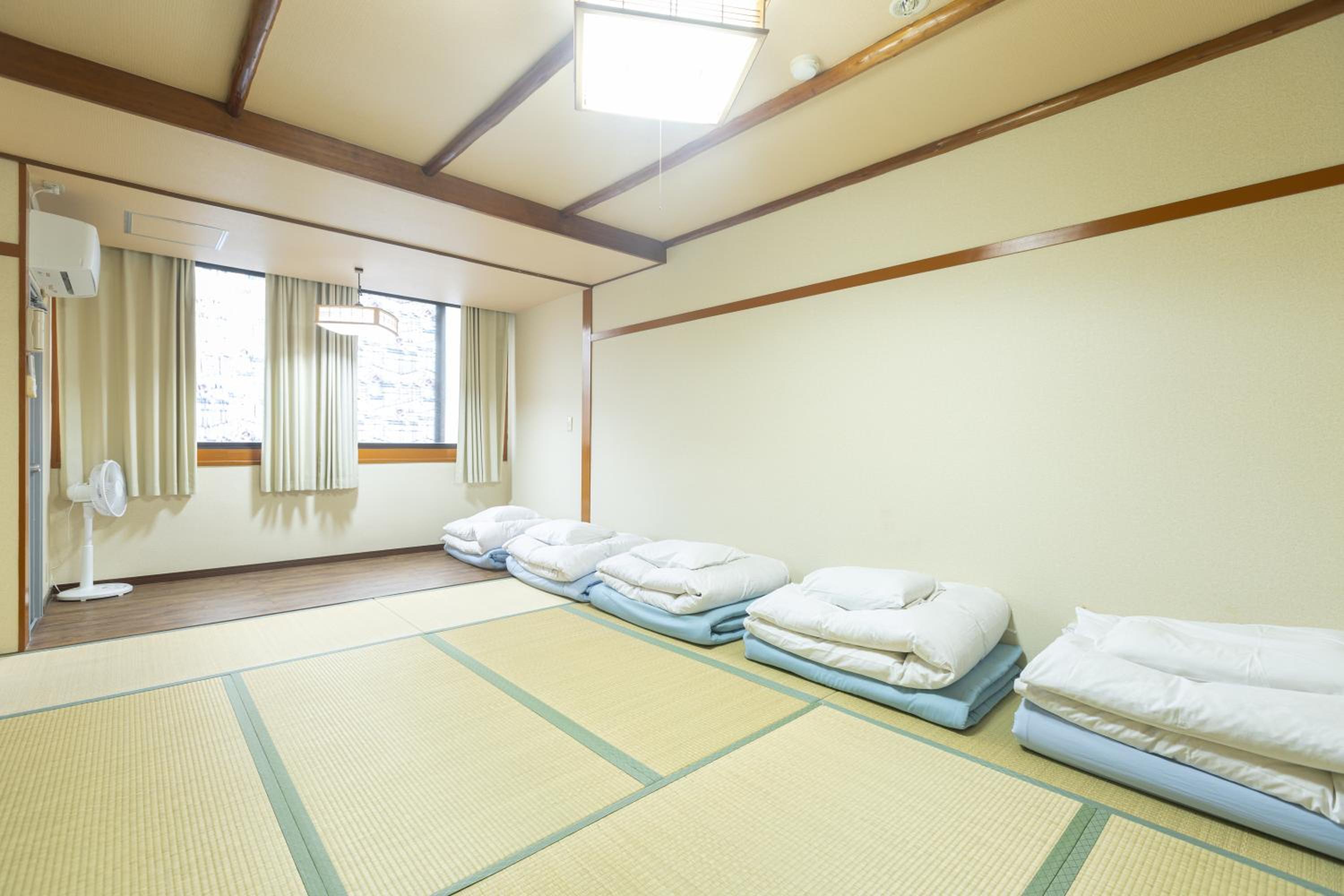 Japanese-Style Family Room (5 Adults)