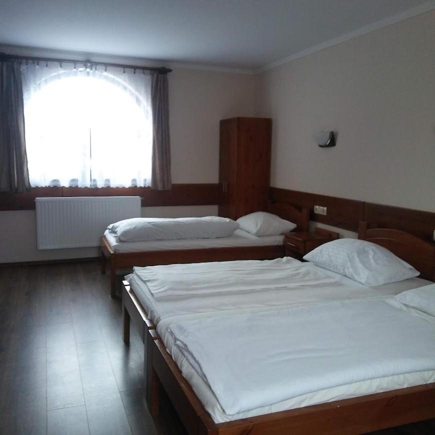 Quadruple Room with Bathroom - Photo 6