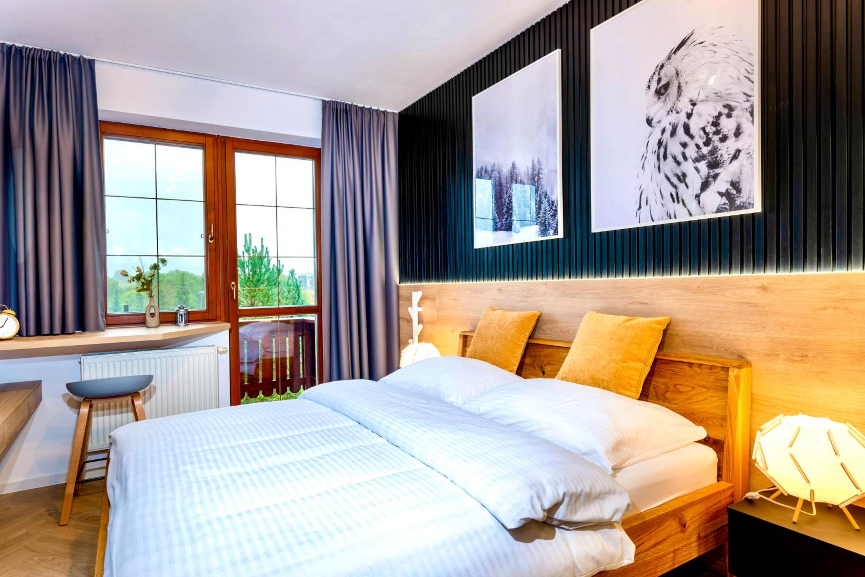 One-Bedroom Apartment with Balcony and Mountain View   - Photo 6