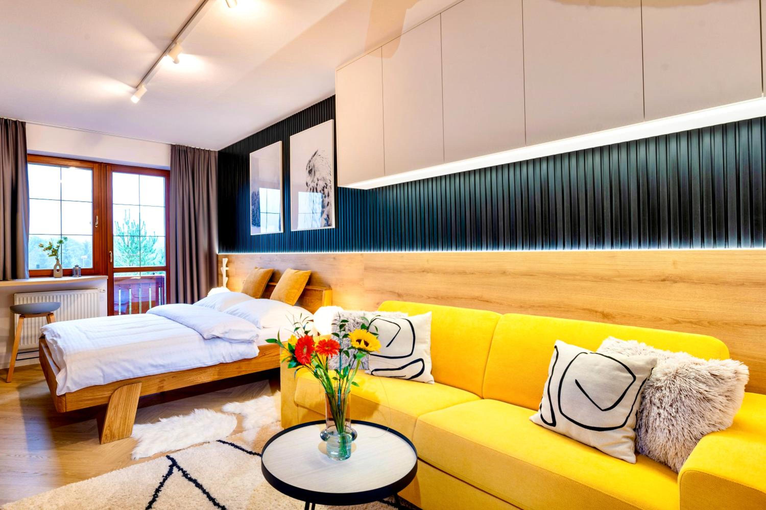 One-Bedroom Apartment with Balcony and Mountain View   - Photo 5