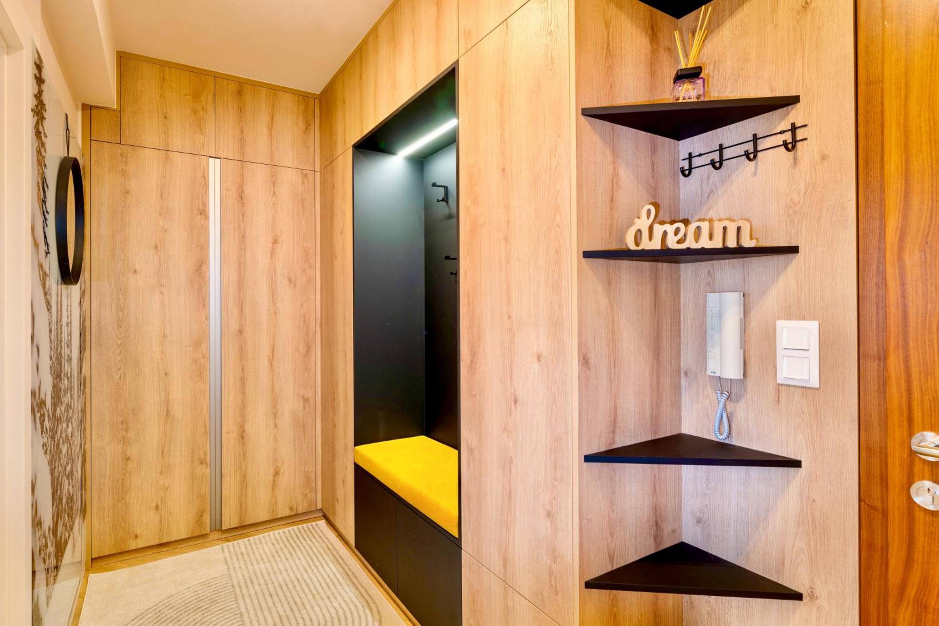 One-Bedroom Apartment with Balcony and Mountain View   - Photo 9