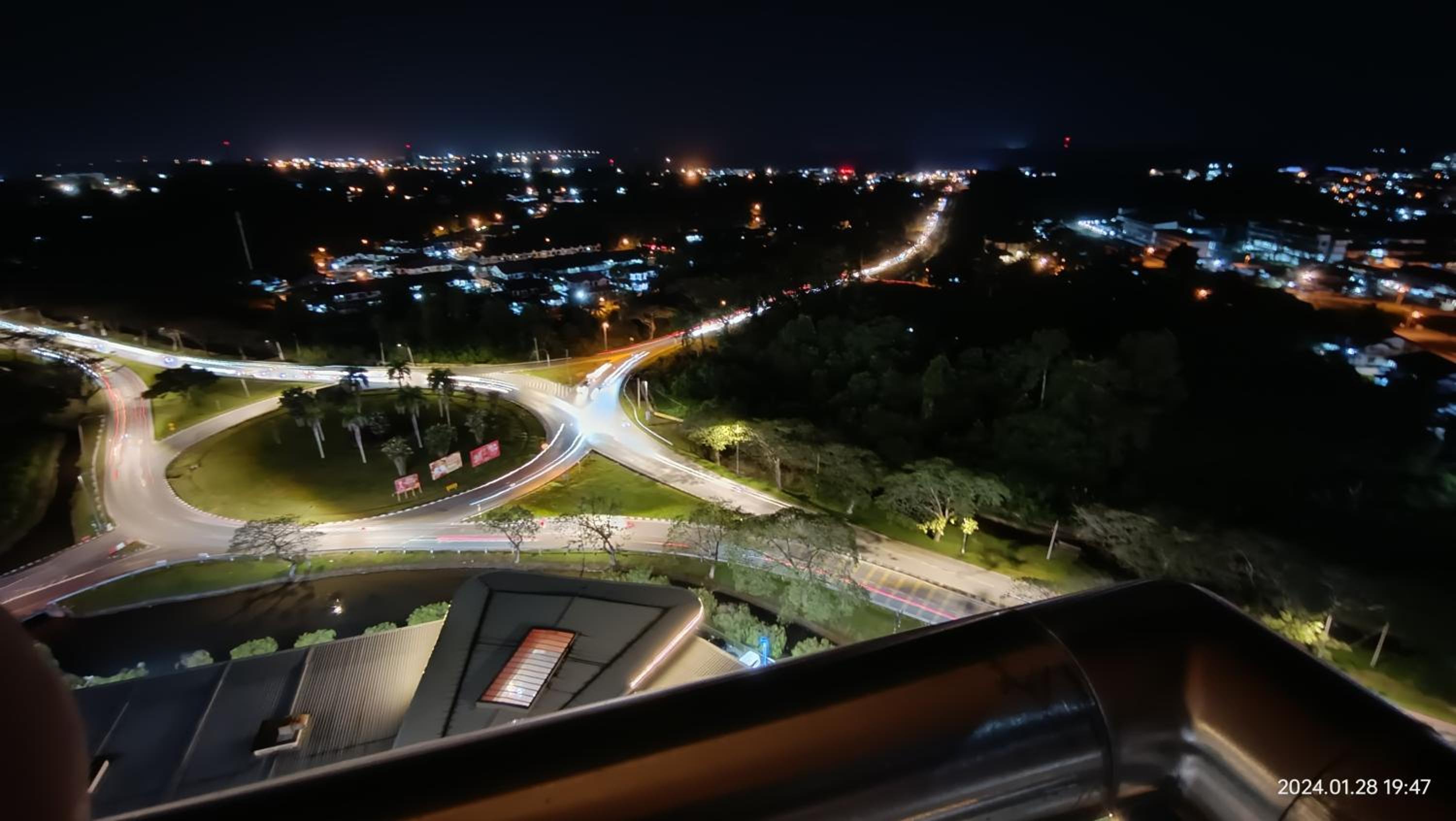 Three-Bedroom Apartment with View photo 1