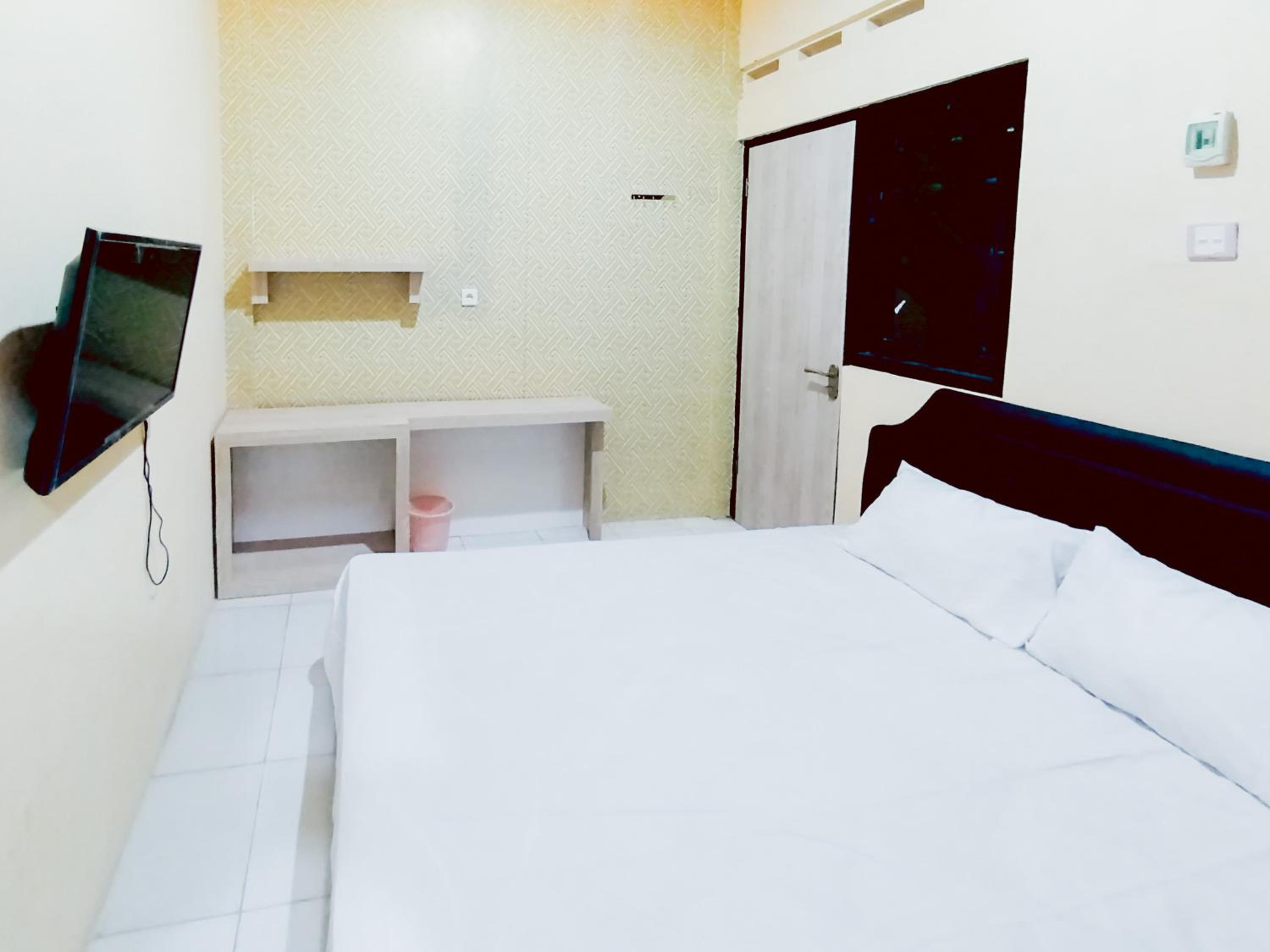 Deluxe Room - Photo 9