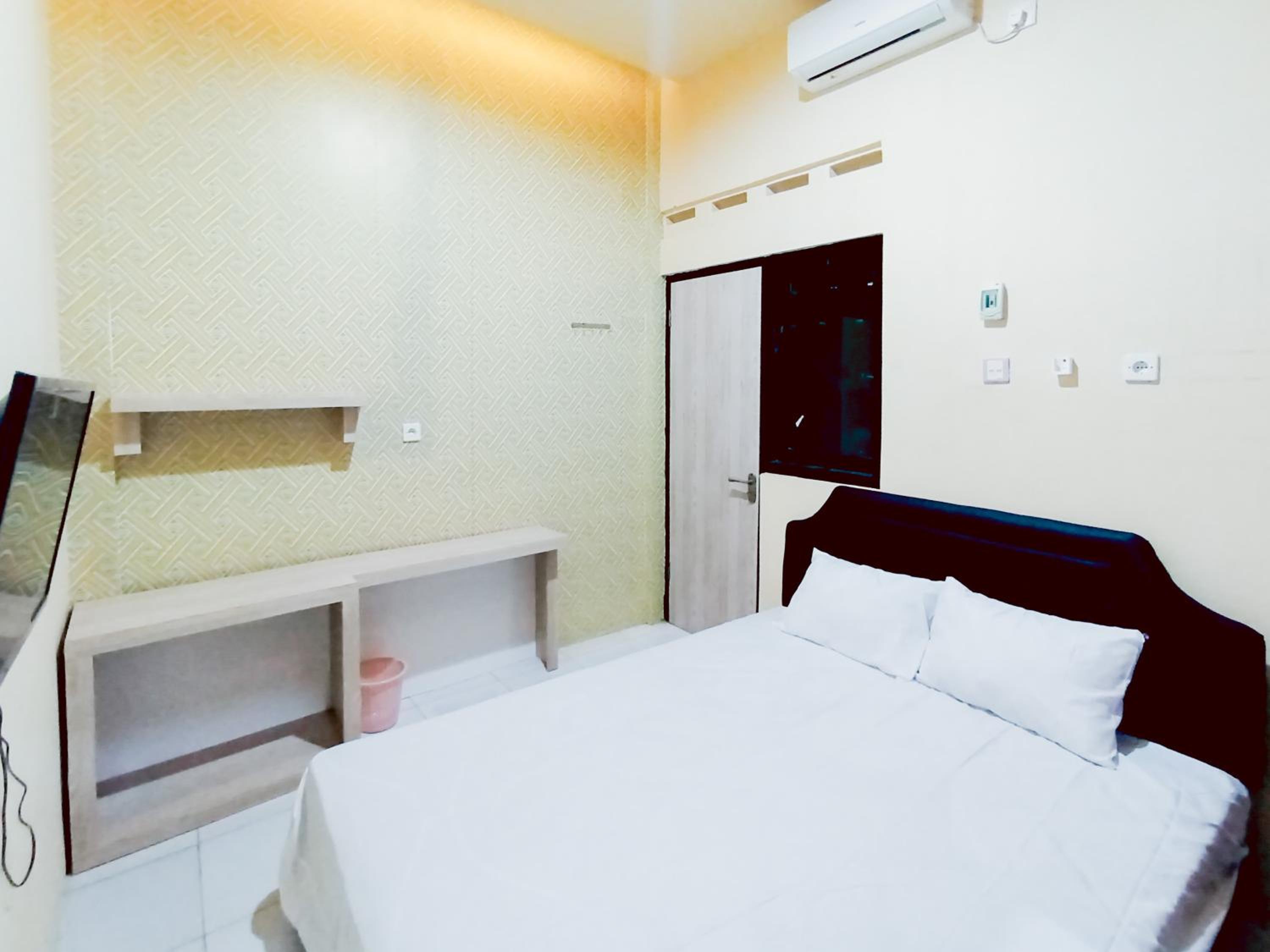 Deluxe Room - Photo 5