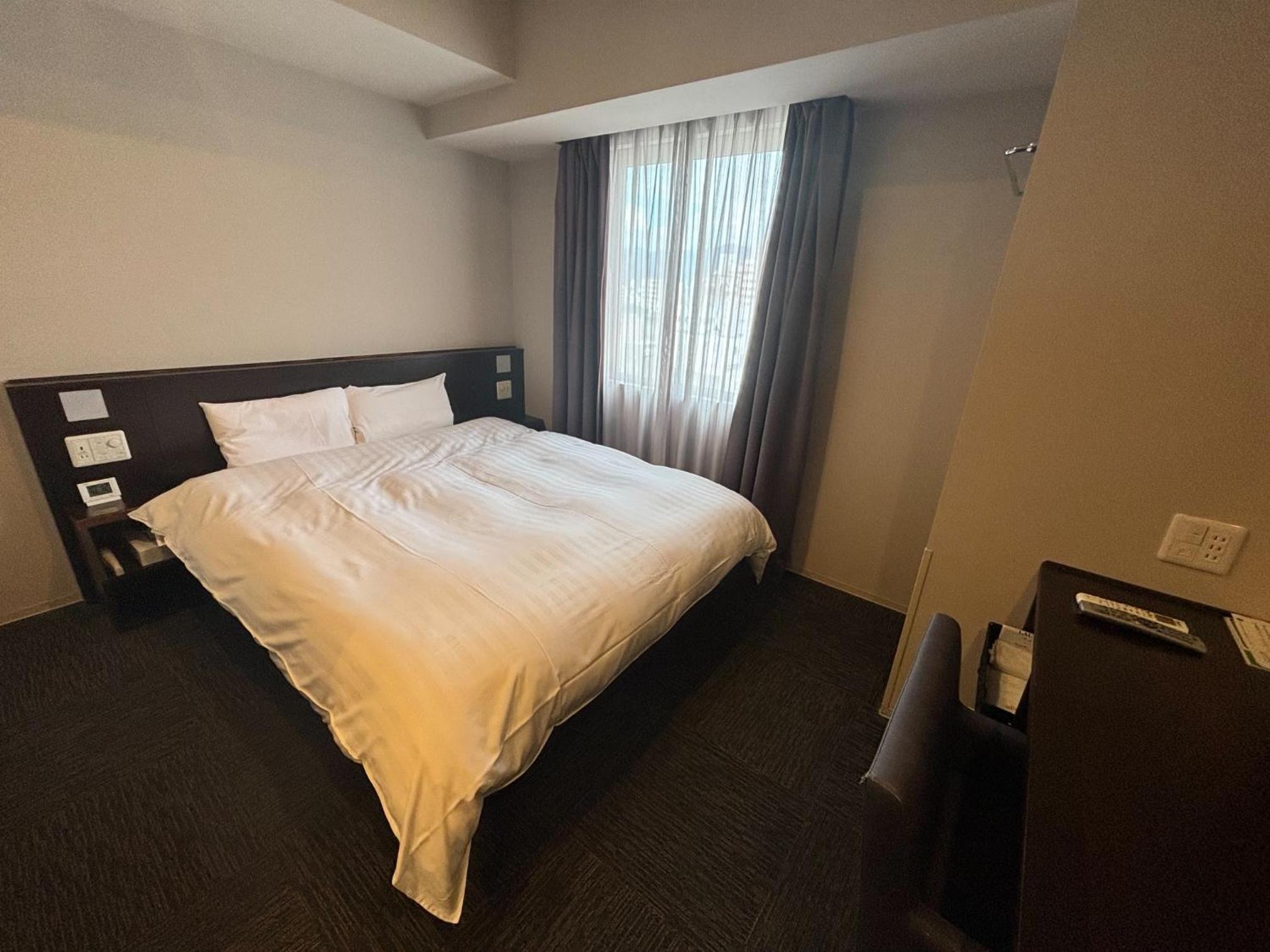 Queen Room - Non-Smoking - No Daily Cleaning