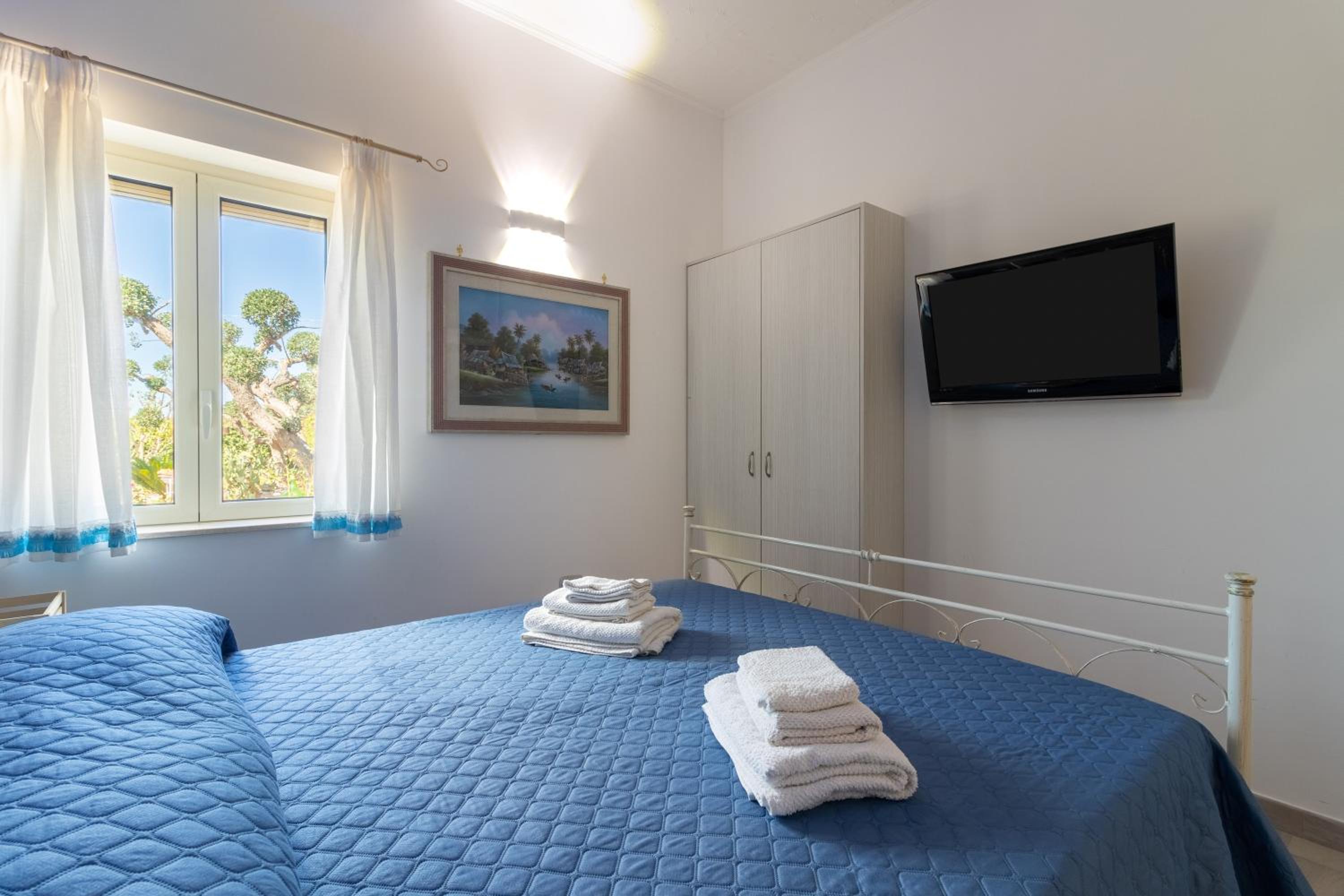 Two-Bedroom Deluxe Apartment with Garden View