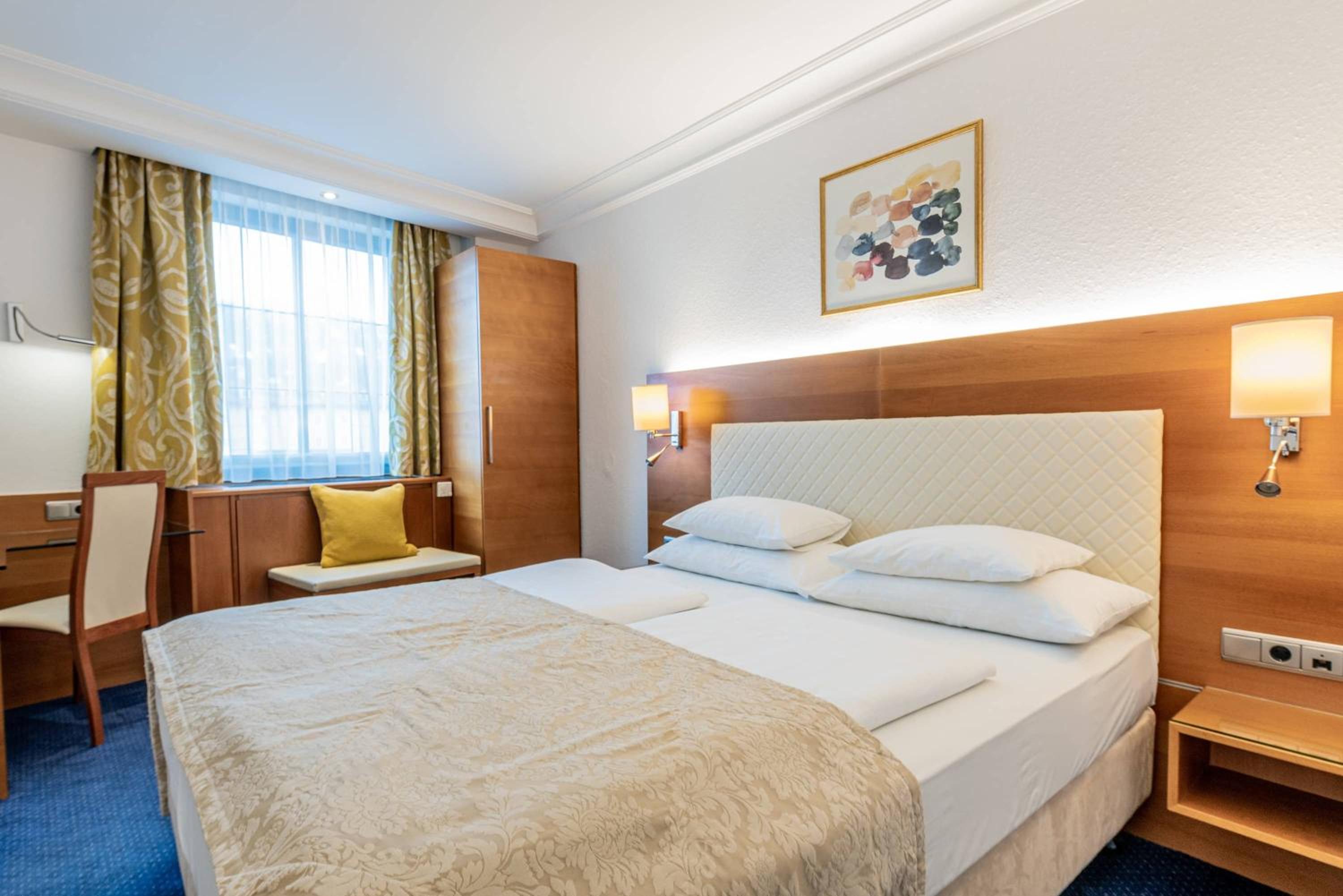 Small Double Room with River View - Photo 1