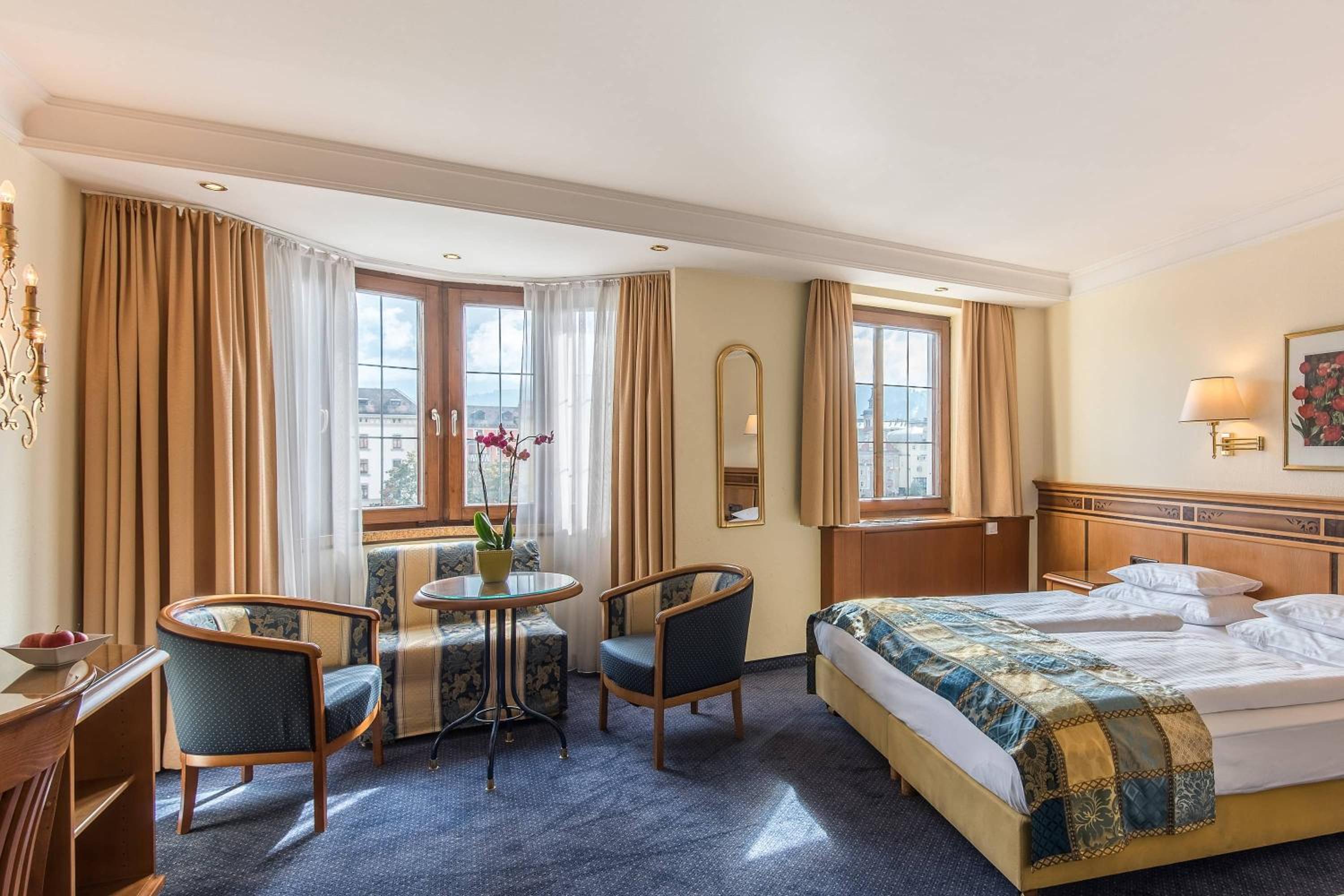 Large Double Room with River View - Photo 1