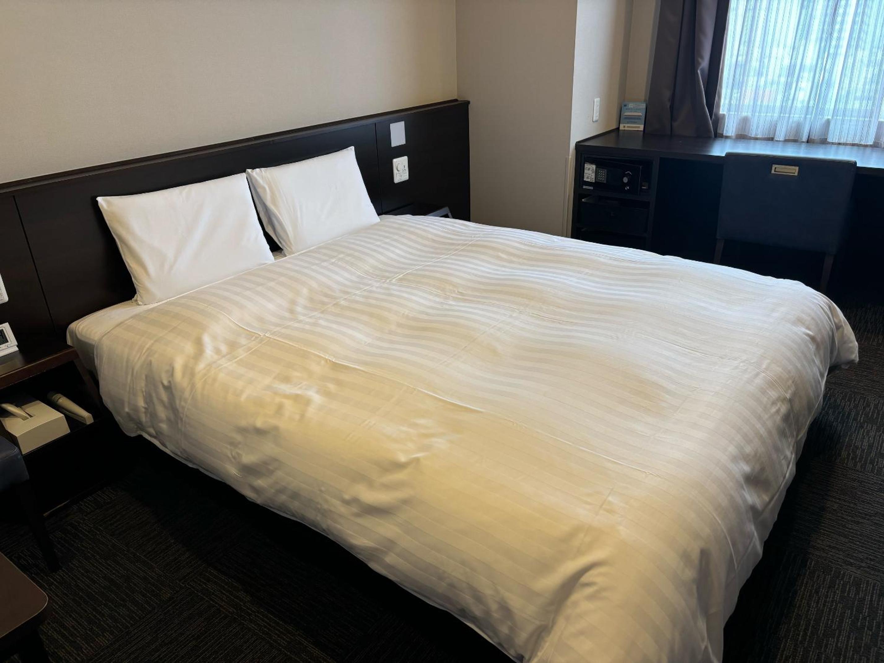 Deluxe Queen Room - Non-Smoking - No Daily Cleaning