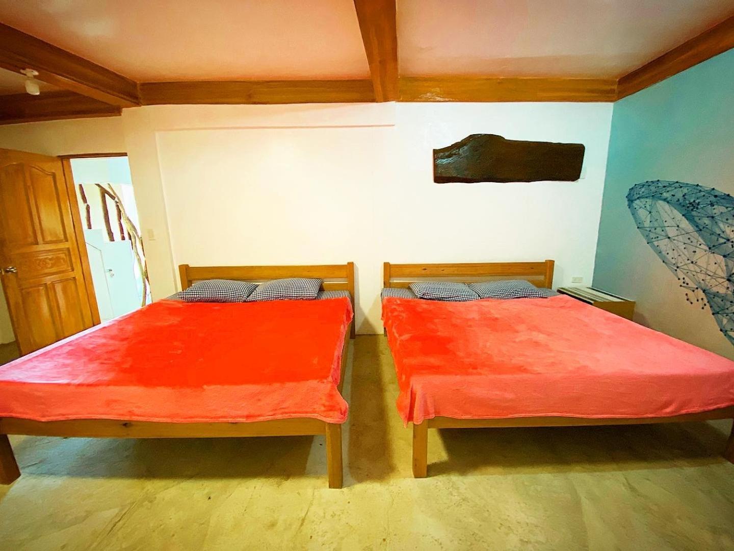 Queen Room With Two Queen Beds photo 3