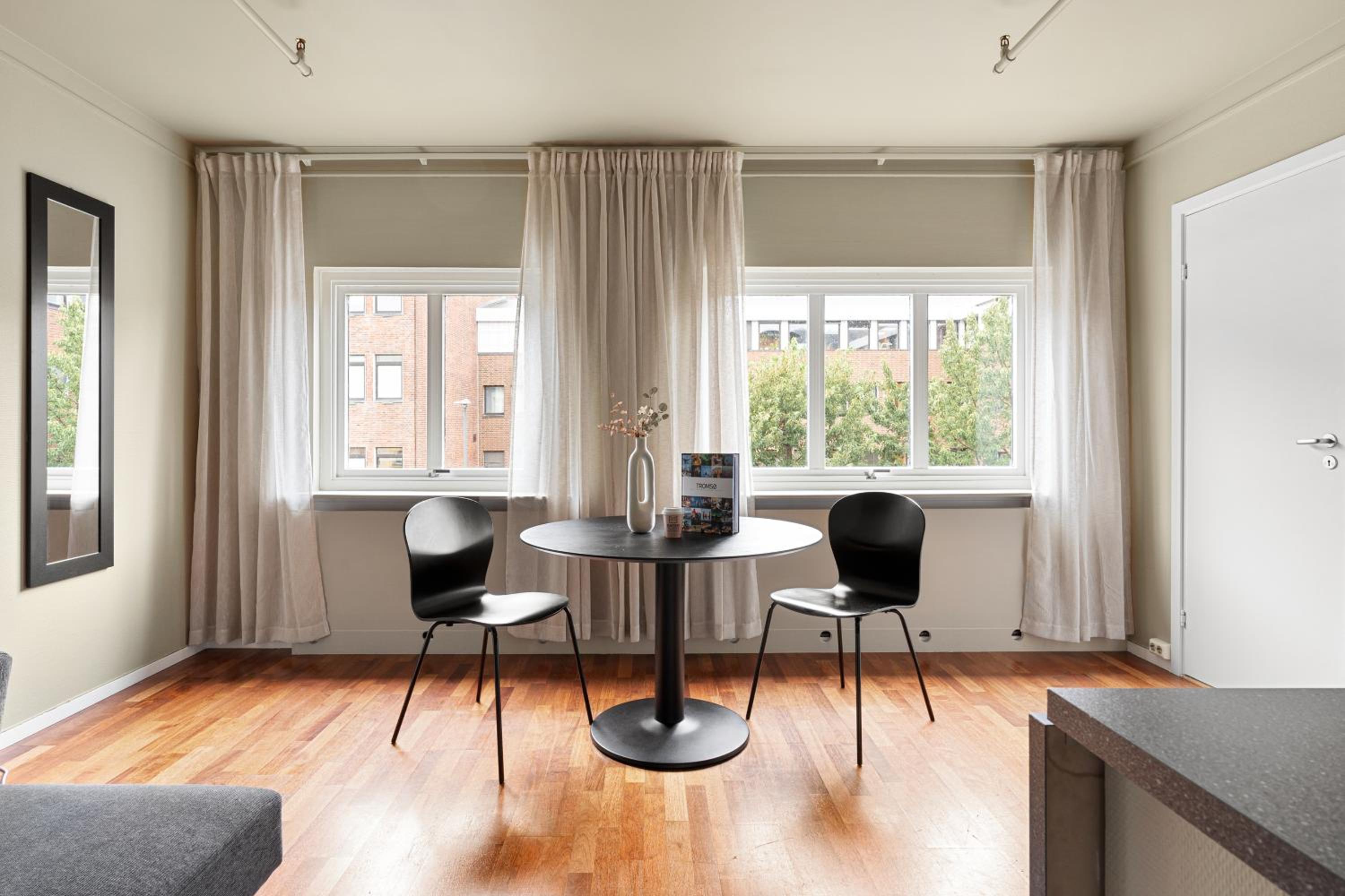 One-Bedroom Apartment - Photo 7