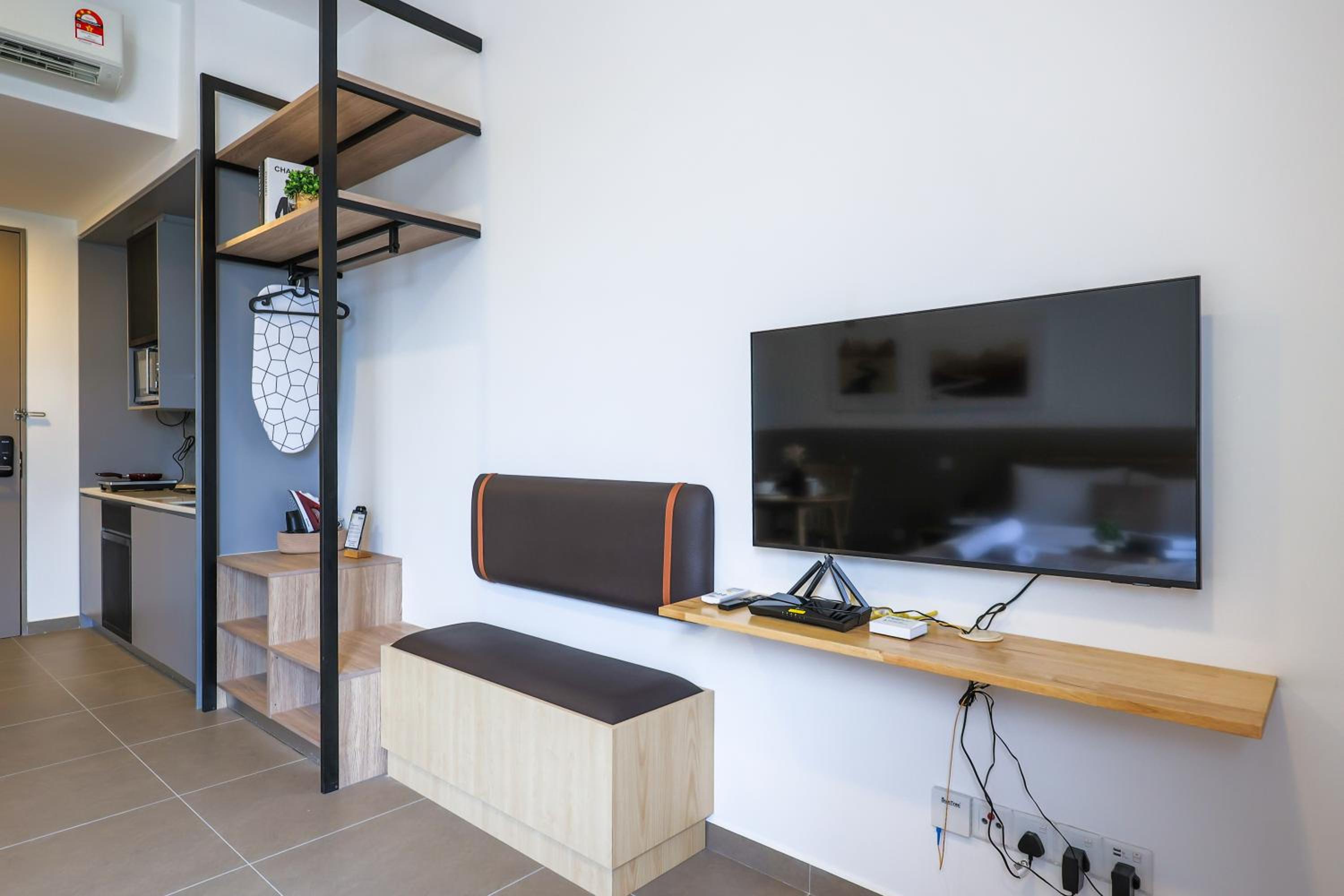 Modern Studio - Photo 10