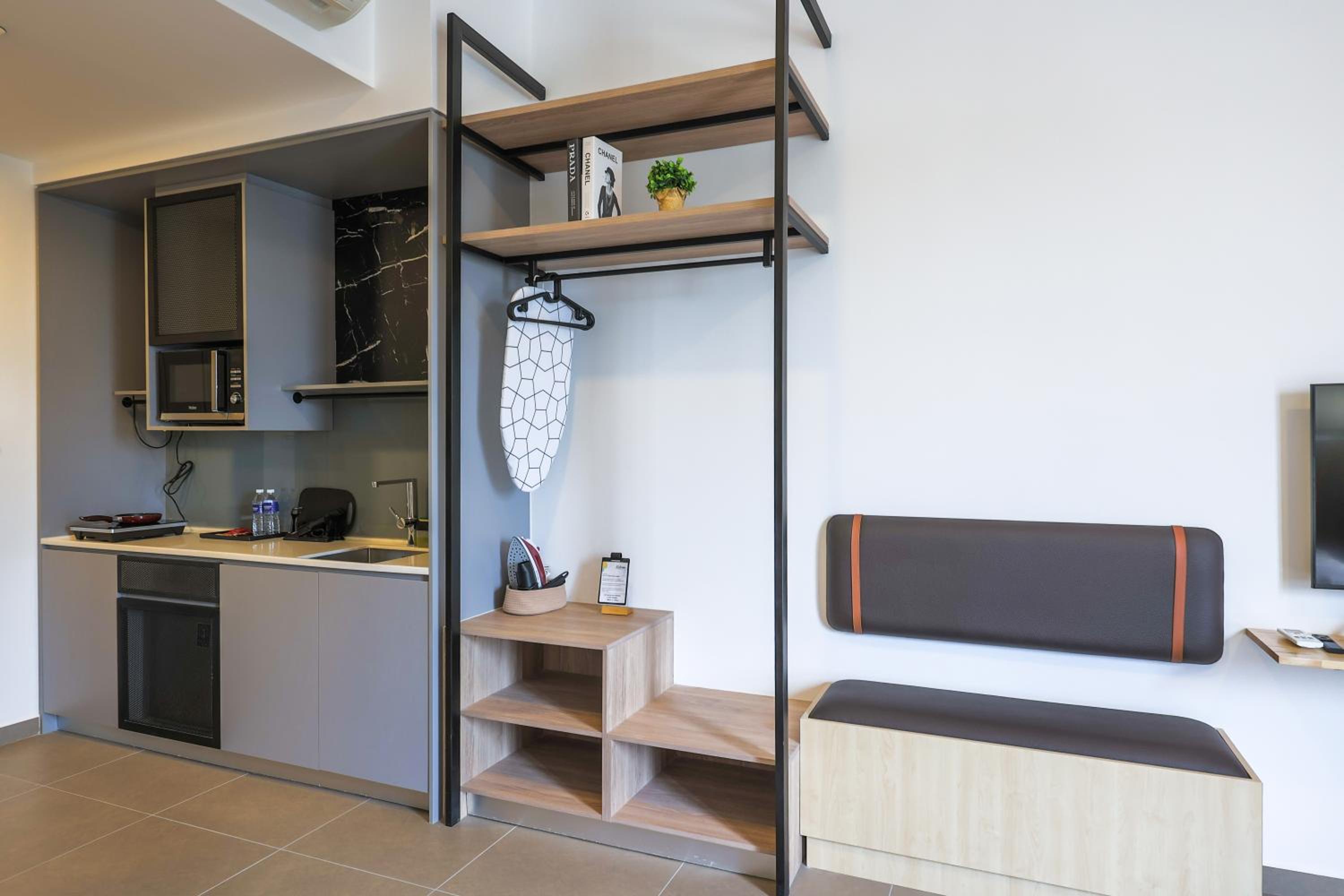 Modern Studio - Photo 1
