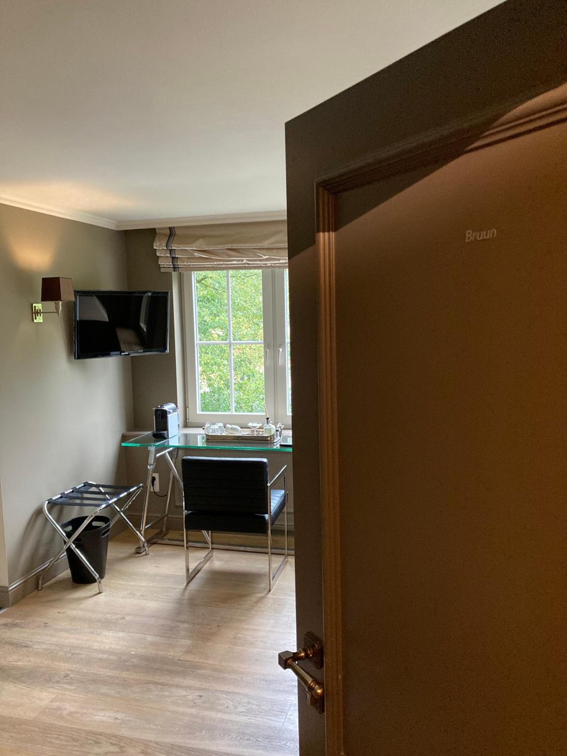 Deluxe King Room photo 2