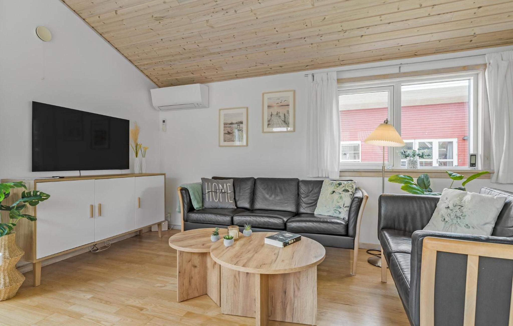 Three-Bedroom Vacation Home  photo 1