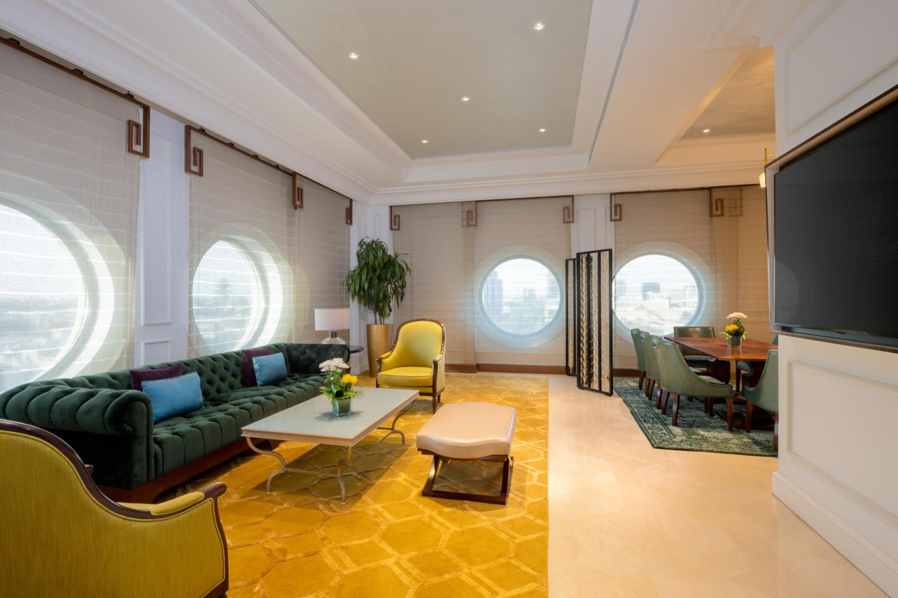 Deluxe Presidential Suite