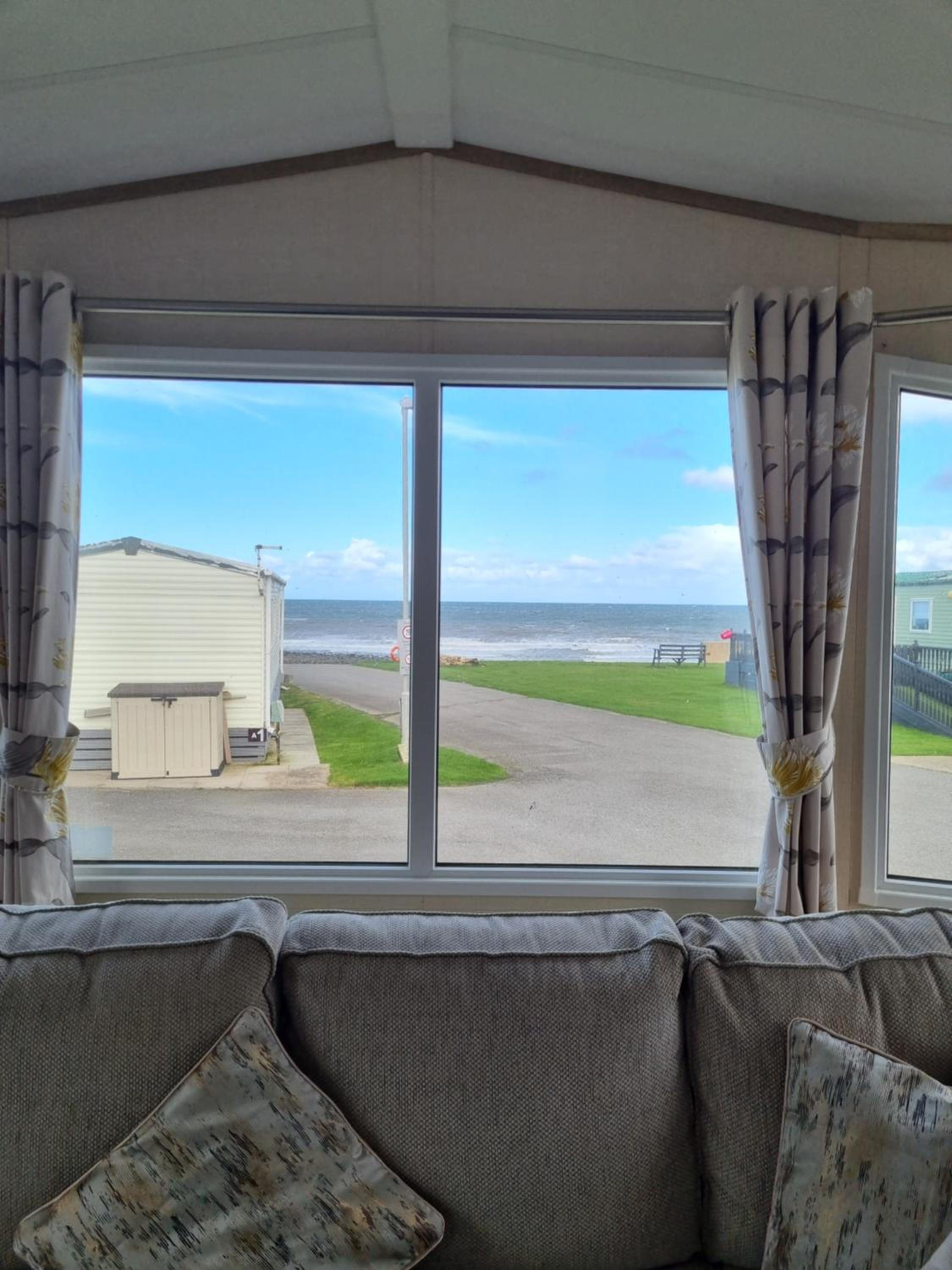 Mobile Home photo 2