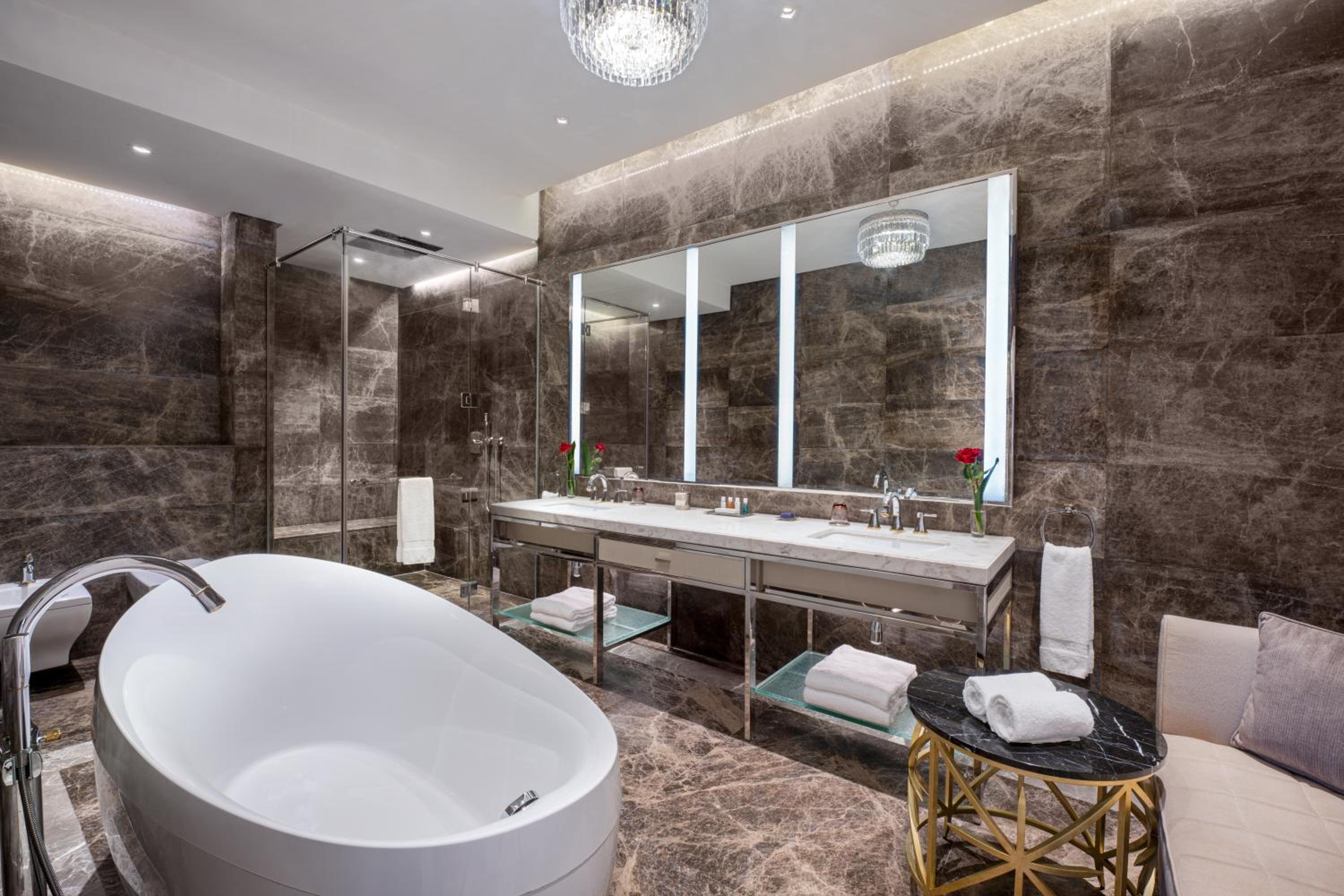 Deluxe Presidential Suite