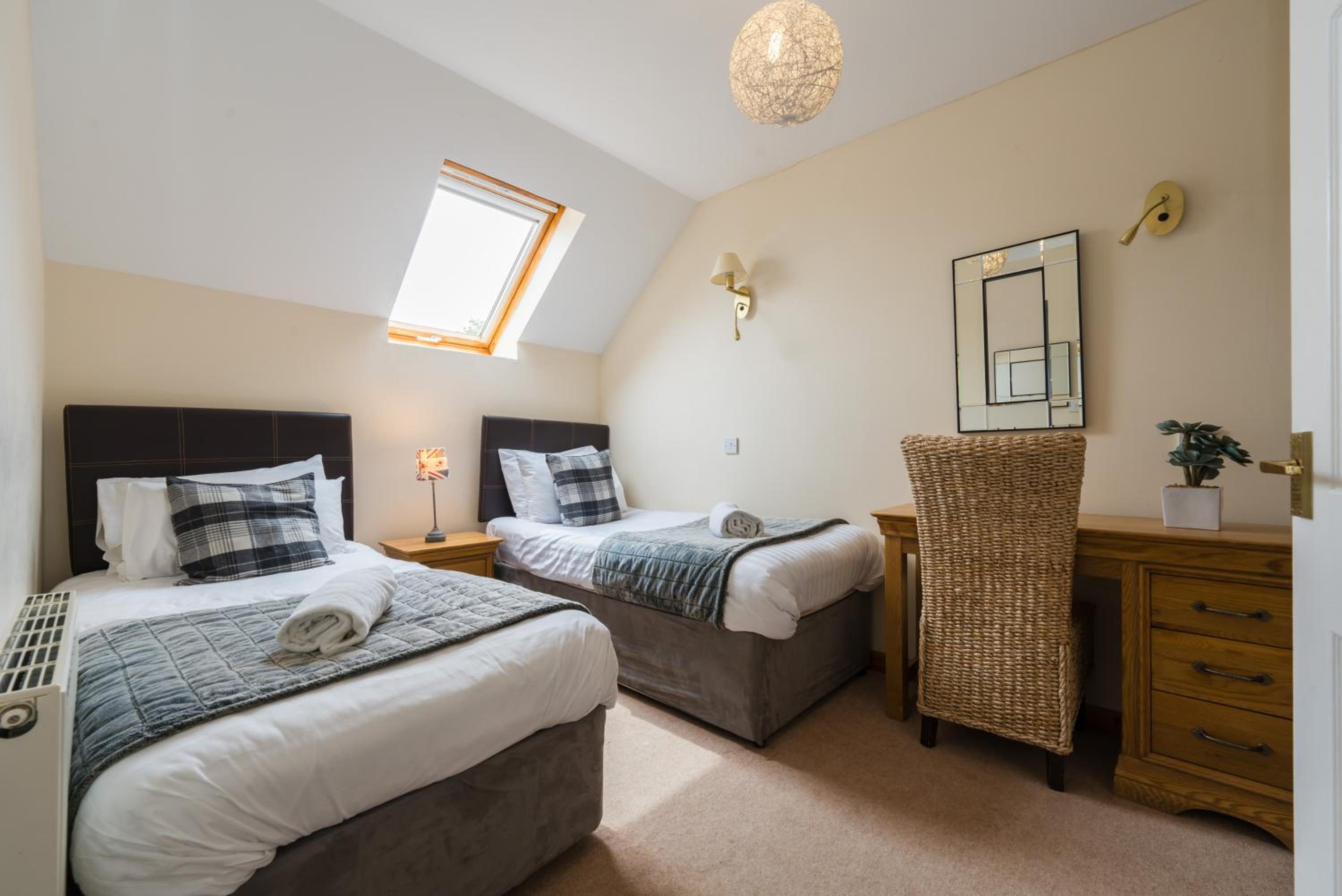 Two-Bedroom House - Photo 18