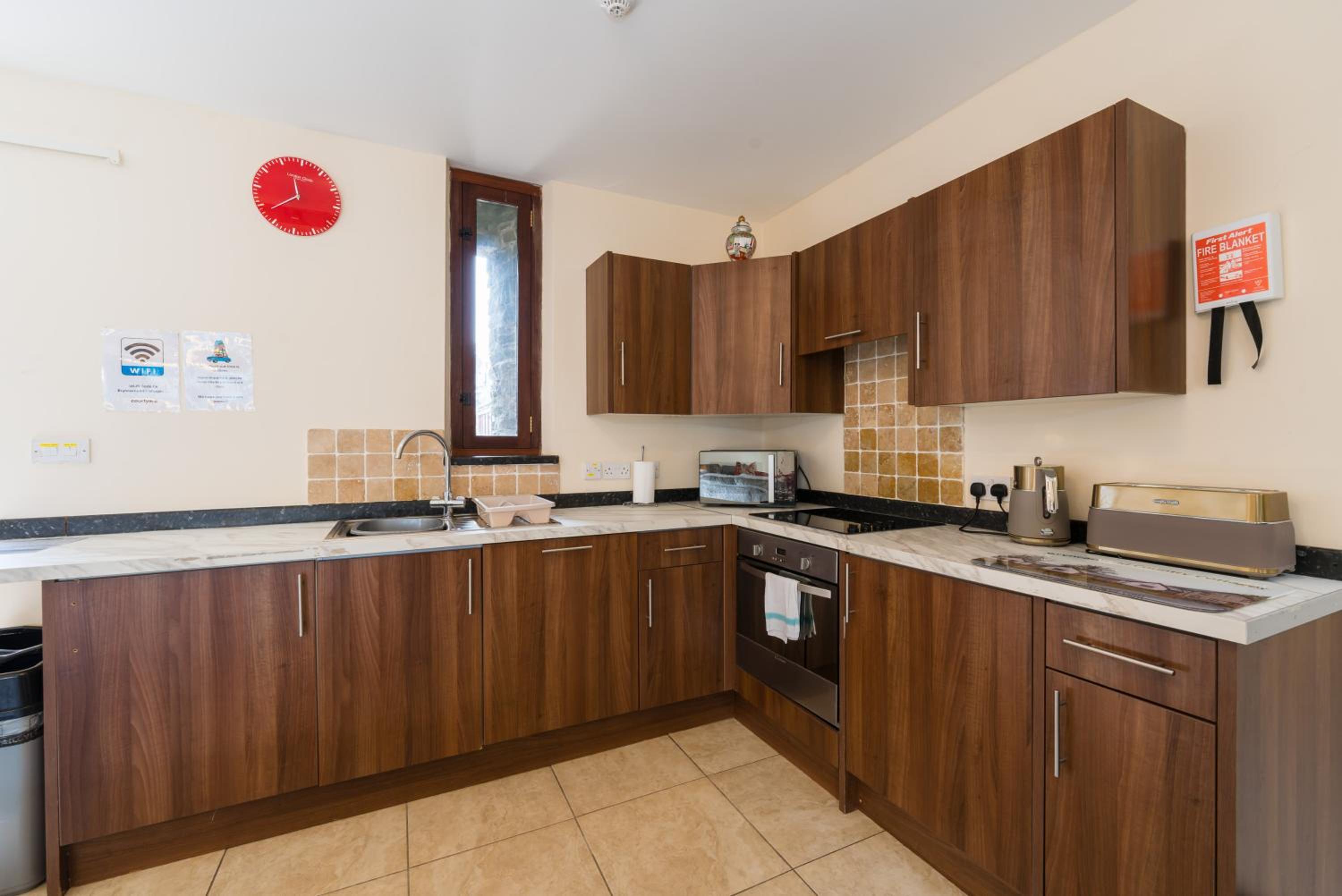 Two-Bedroom House - Photo 20