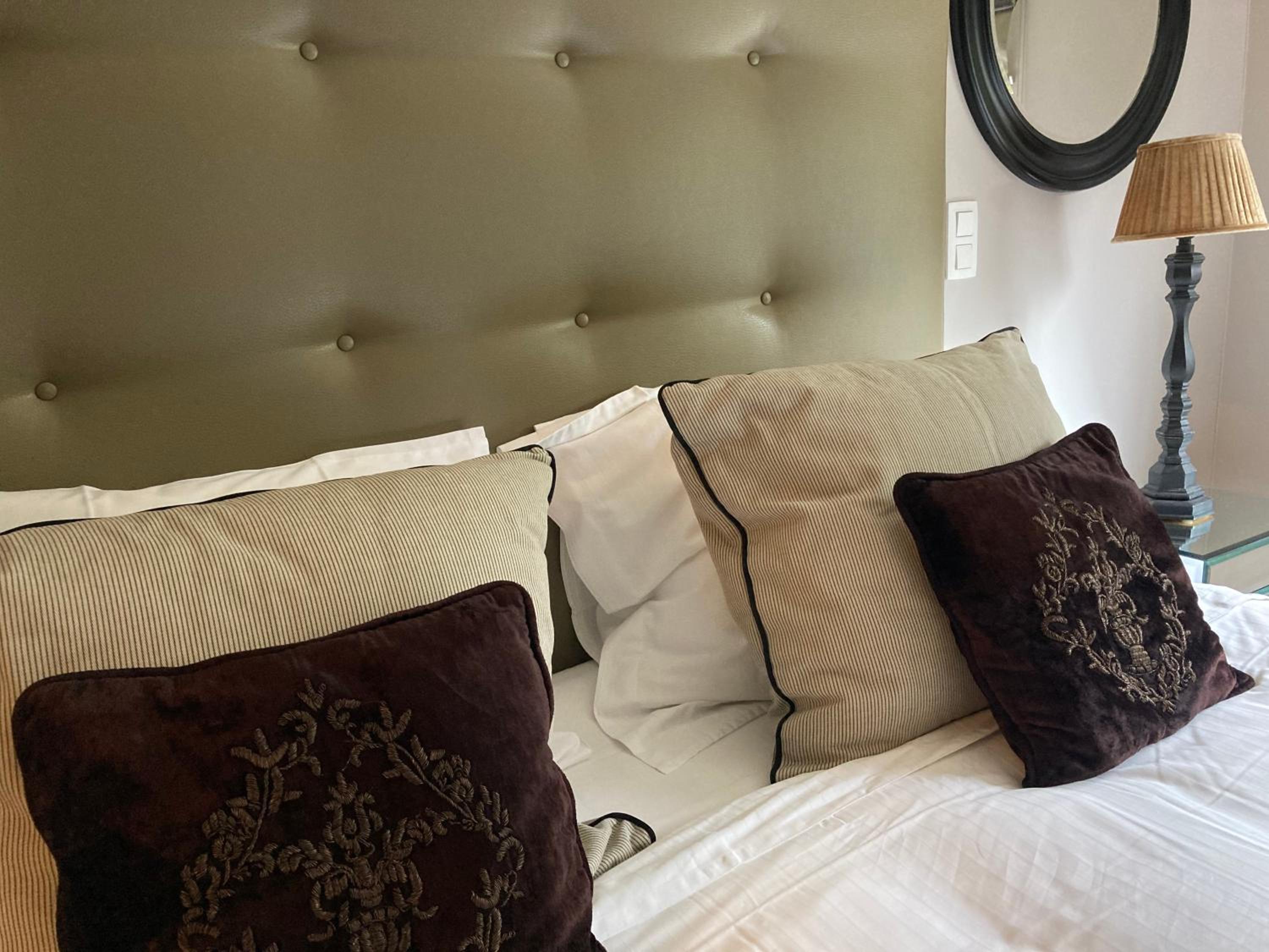 Deluxe King Room photo 2