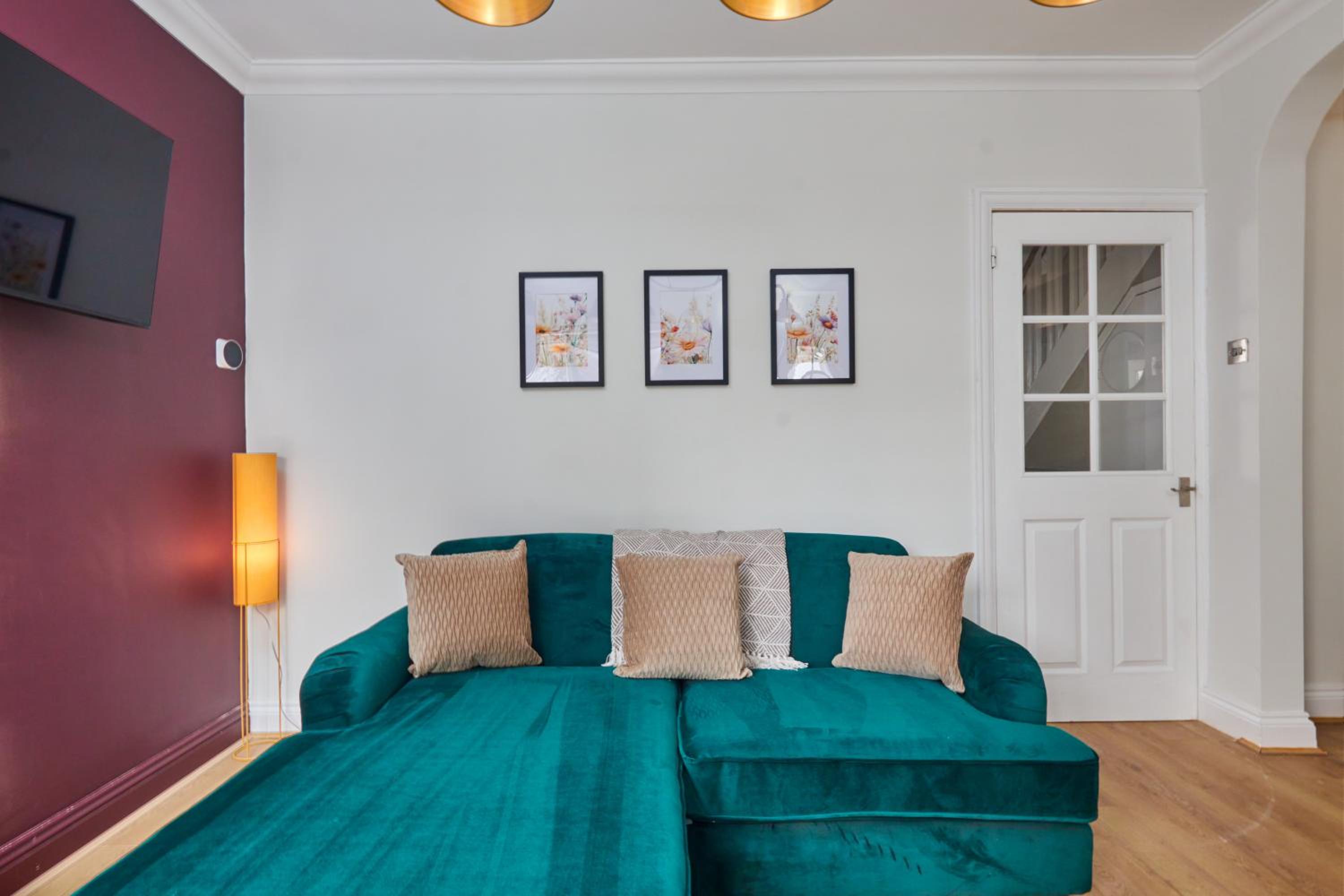 Four-Bedroom House photo 2