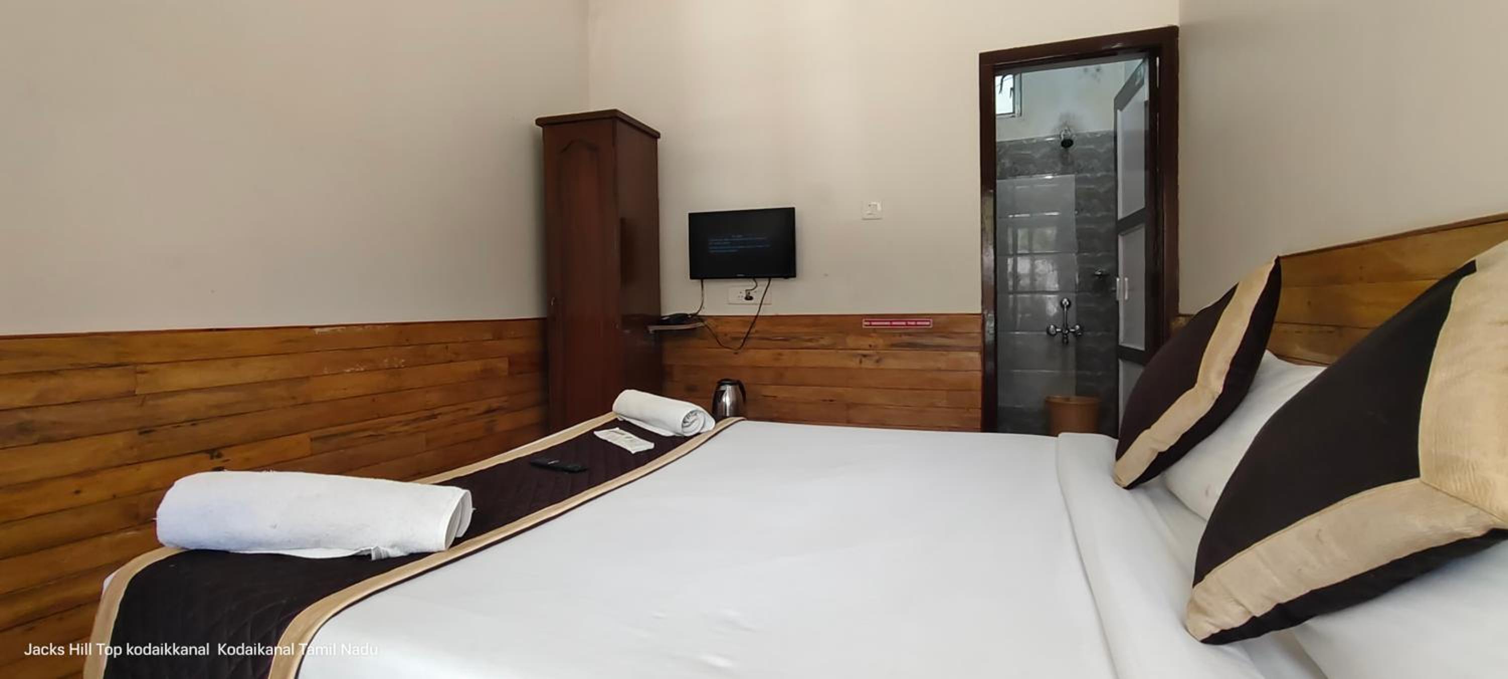 Standard Double Room - Photo 25