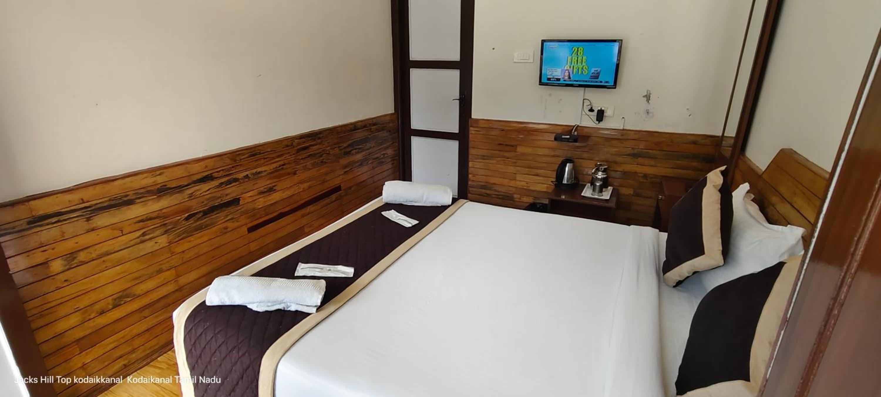 Standard Double Room - Photo 12