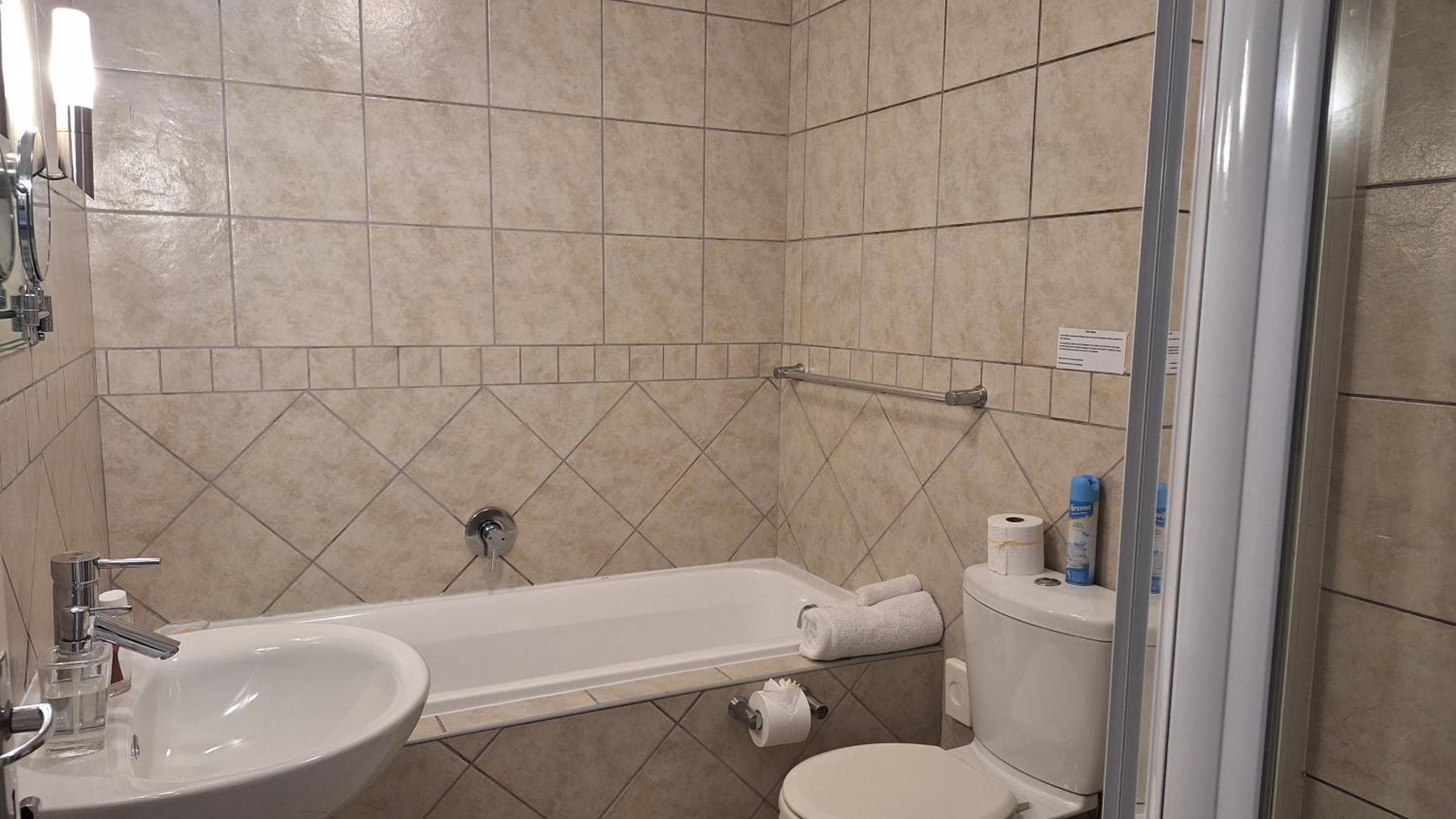 Standard Double Room with Fan - Photo 7