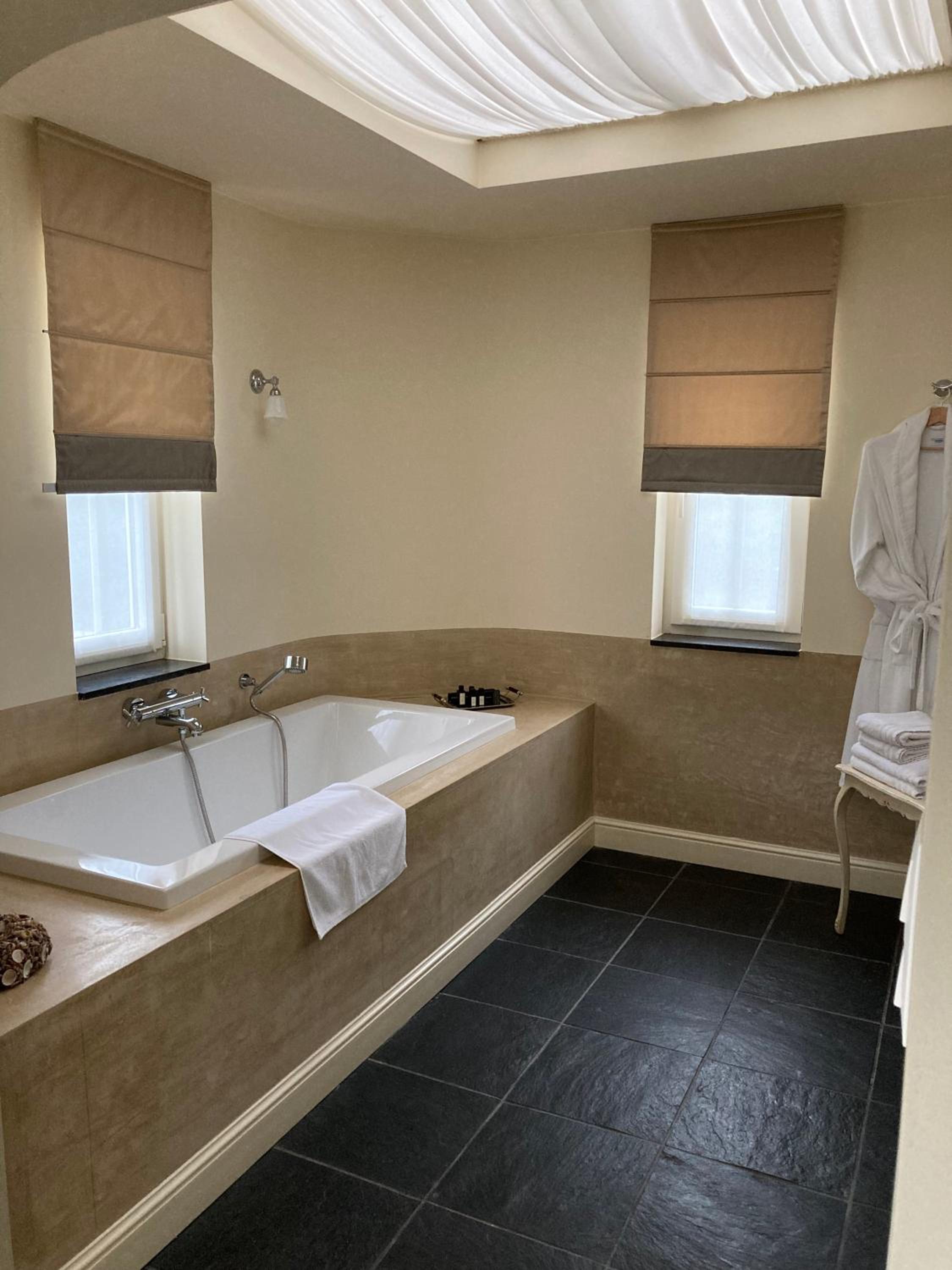 Deluxe Double Room with Balcony photo 3
