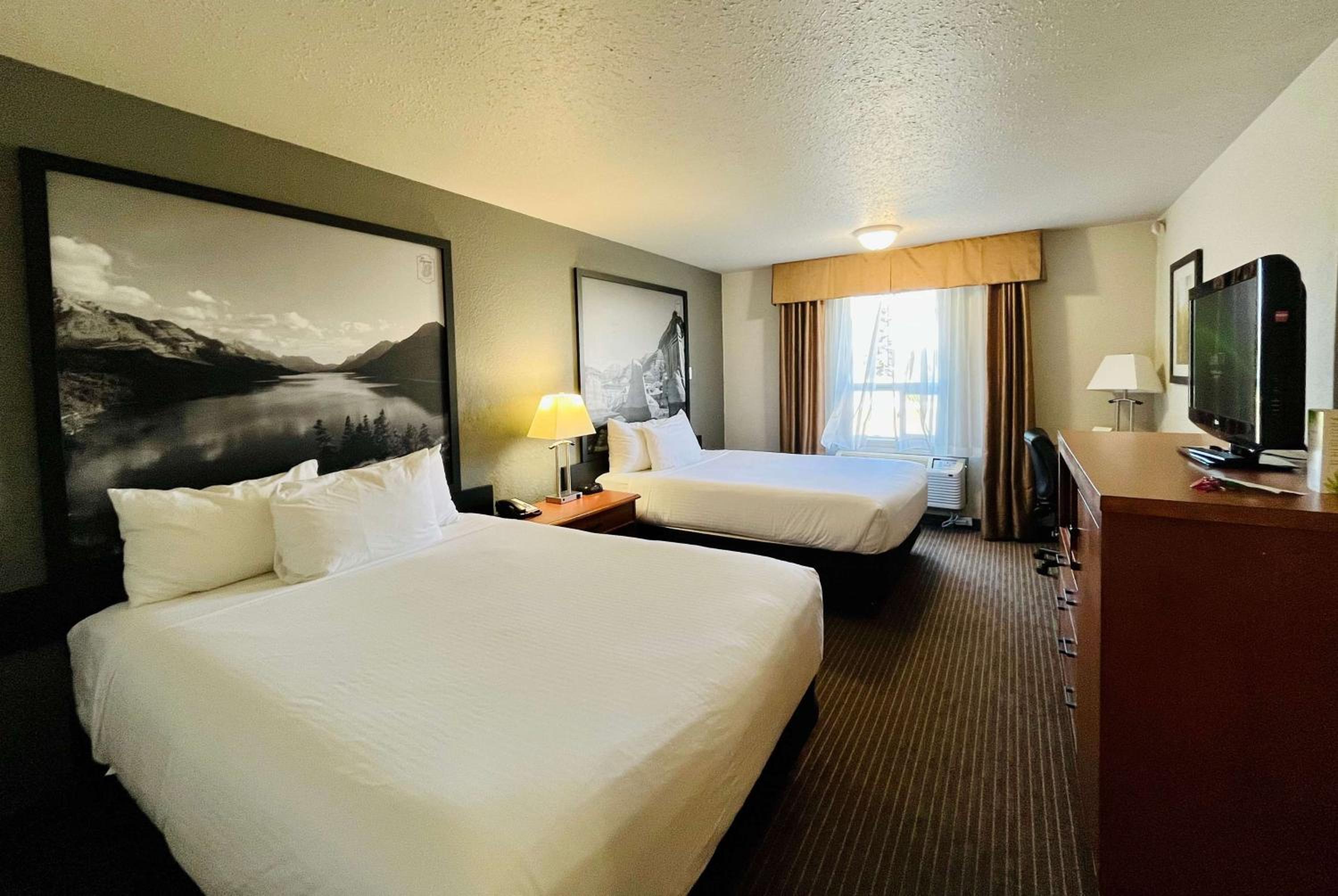 Standard Queen Room with Two Queen Beds - Non-Smoking - Photo 1